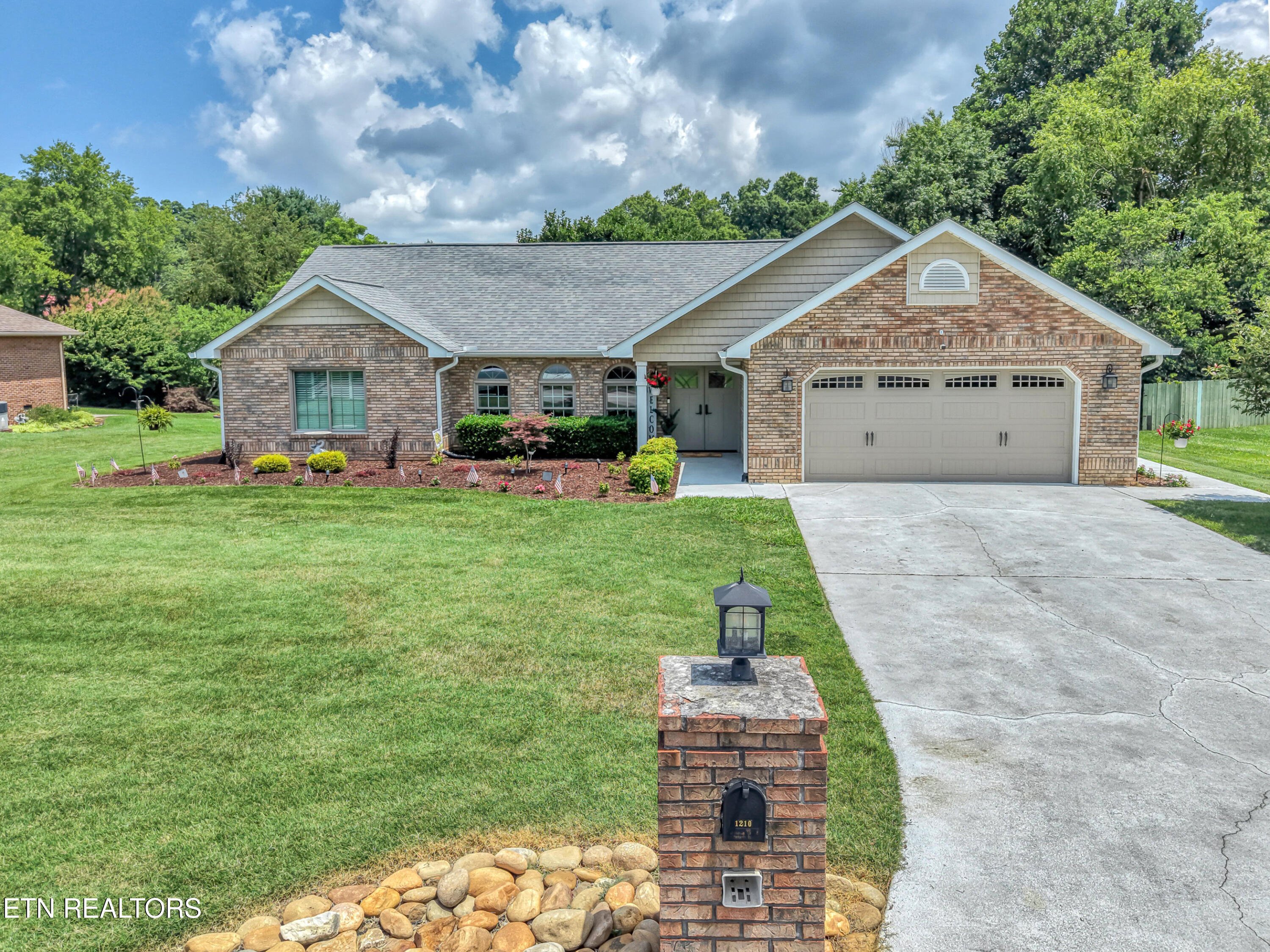 1210 Edinburgh Drive