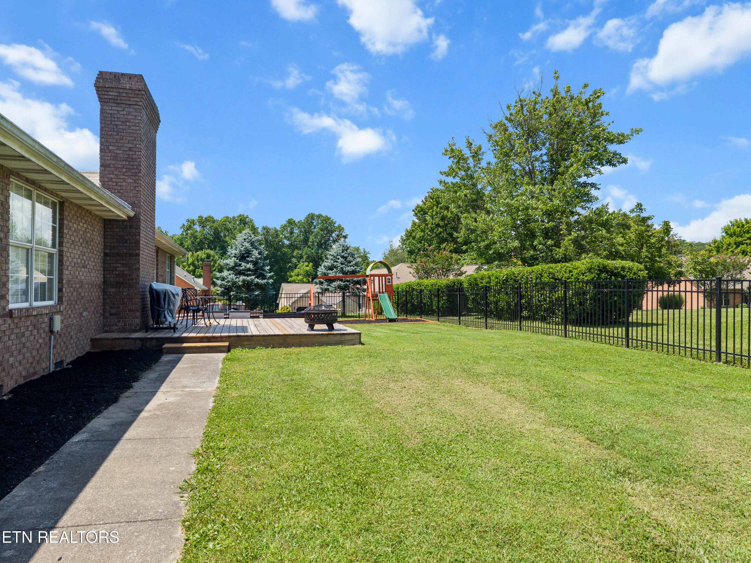 940 Meadow Oaks Drive