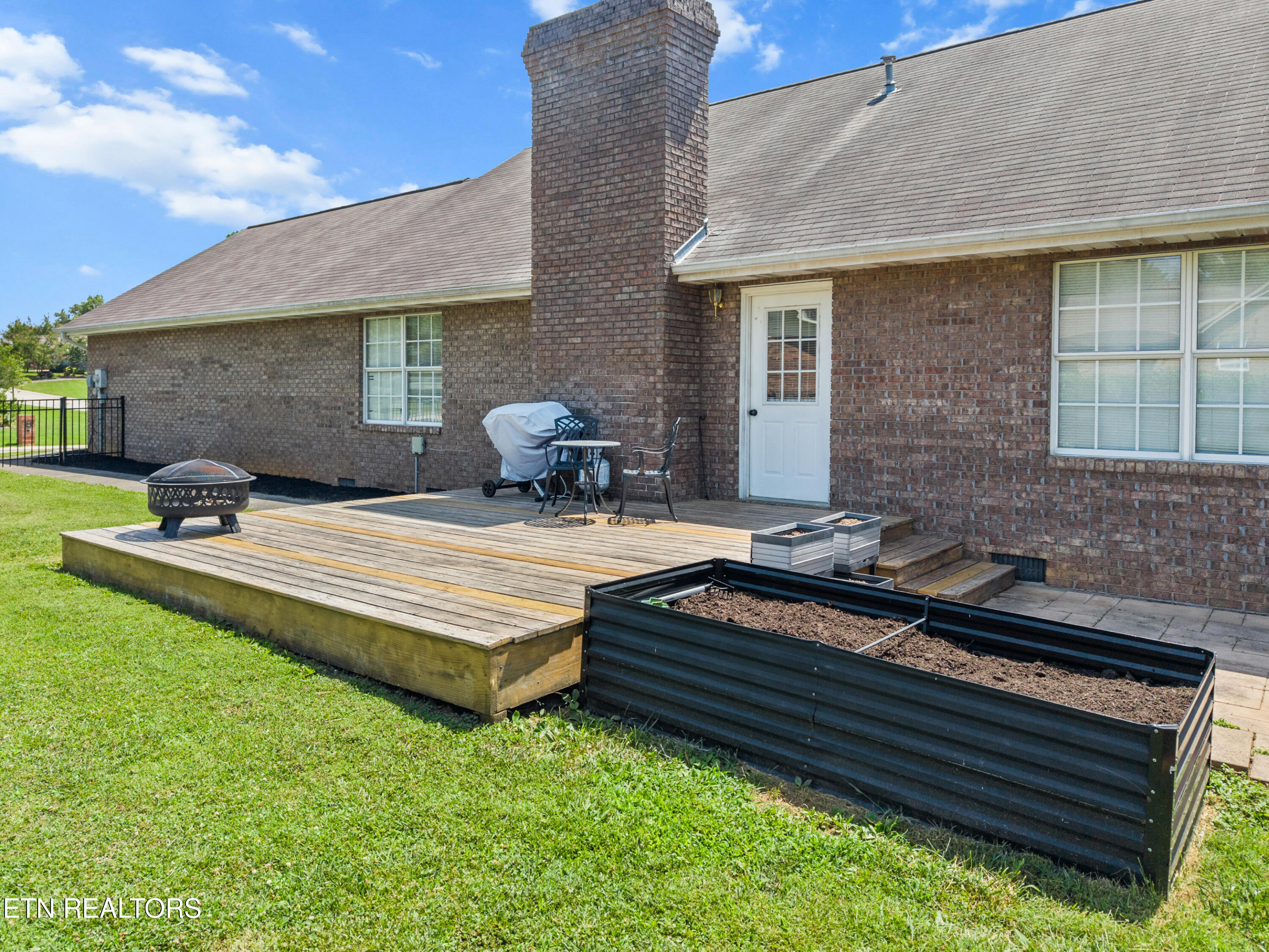 940 Meadow Oaks Drive
