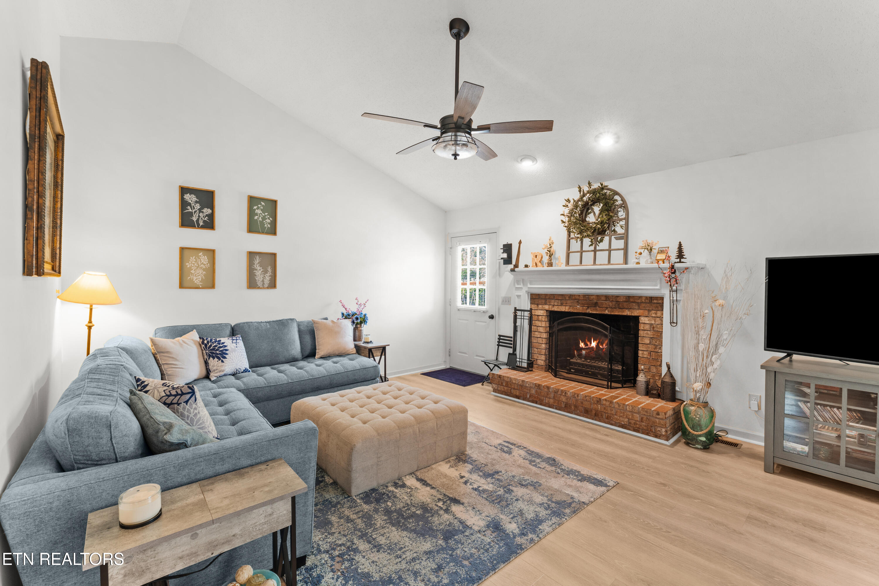 940 Meadow Oaks Drive