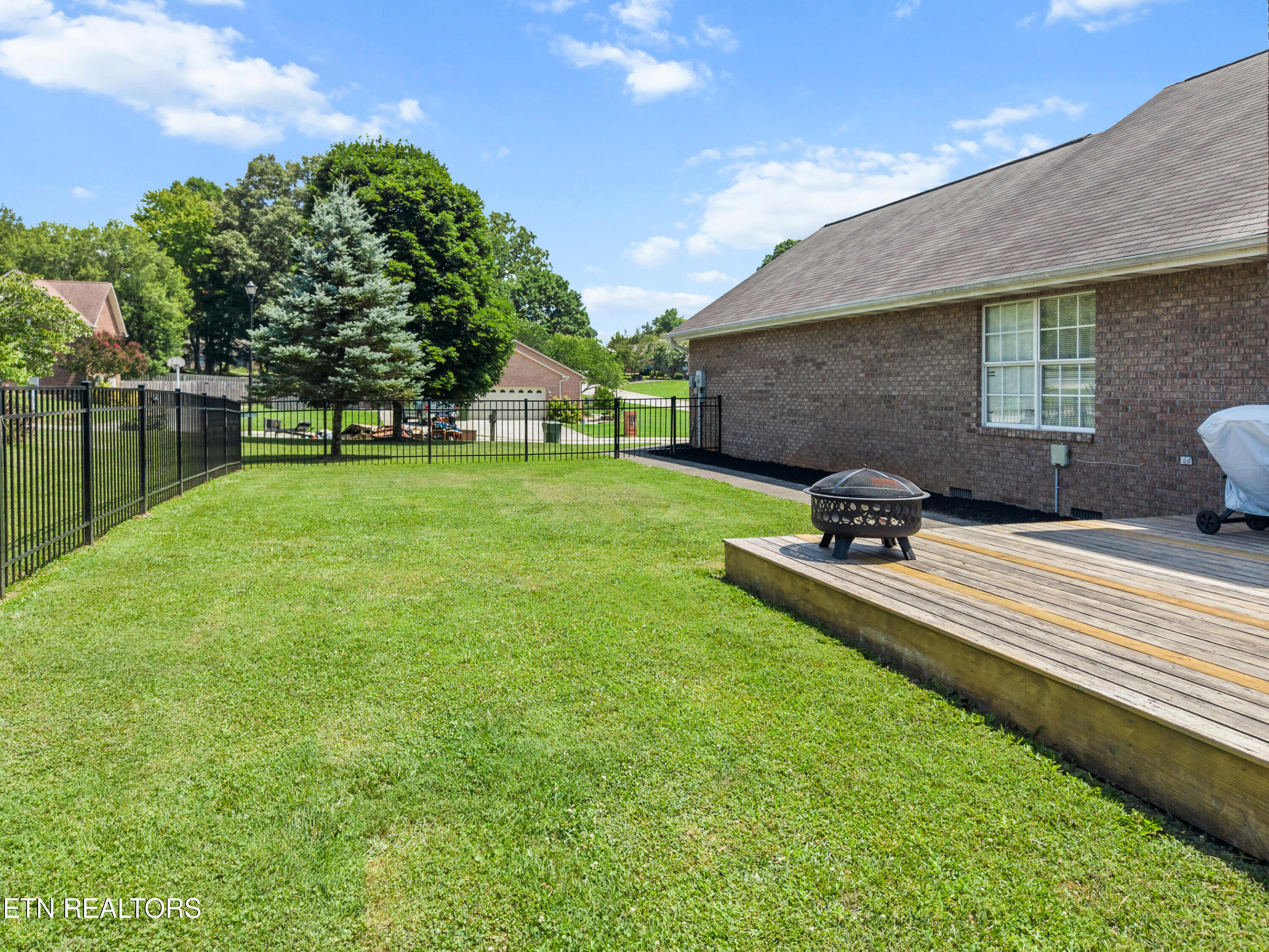 940 Meadow Oaks Drive