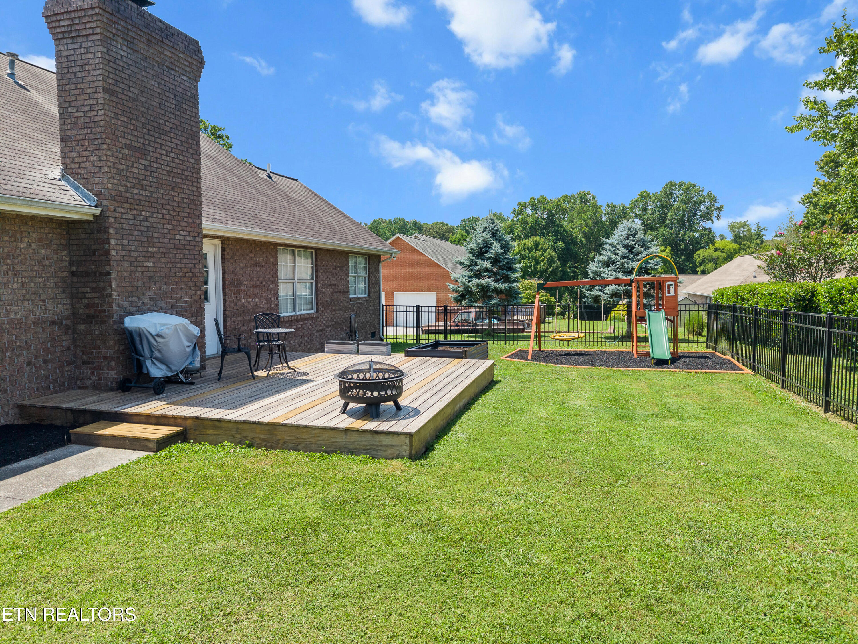 940 Meadow Oaks Drive
