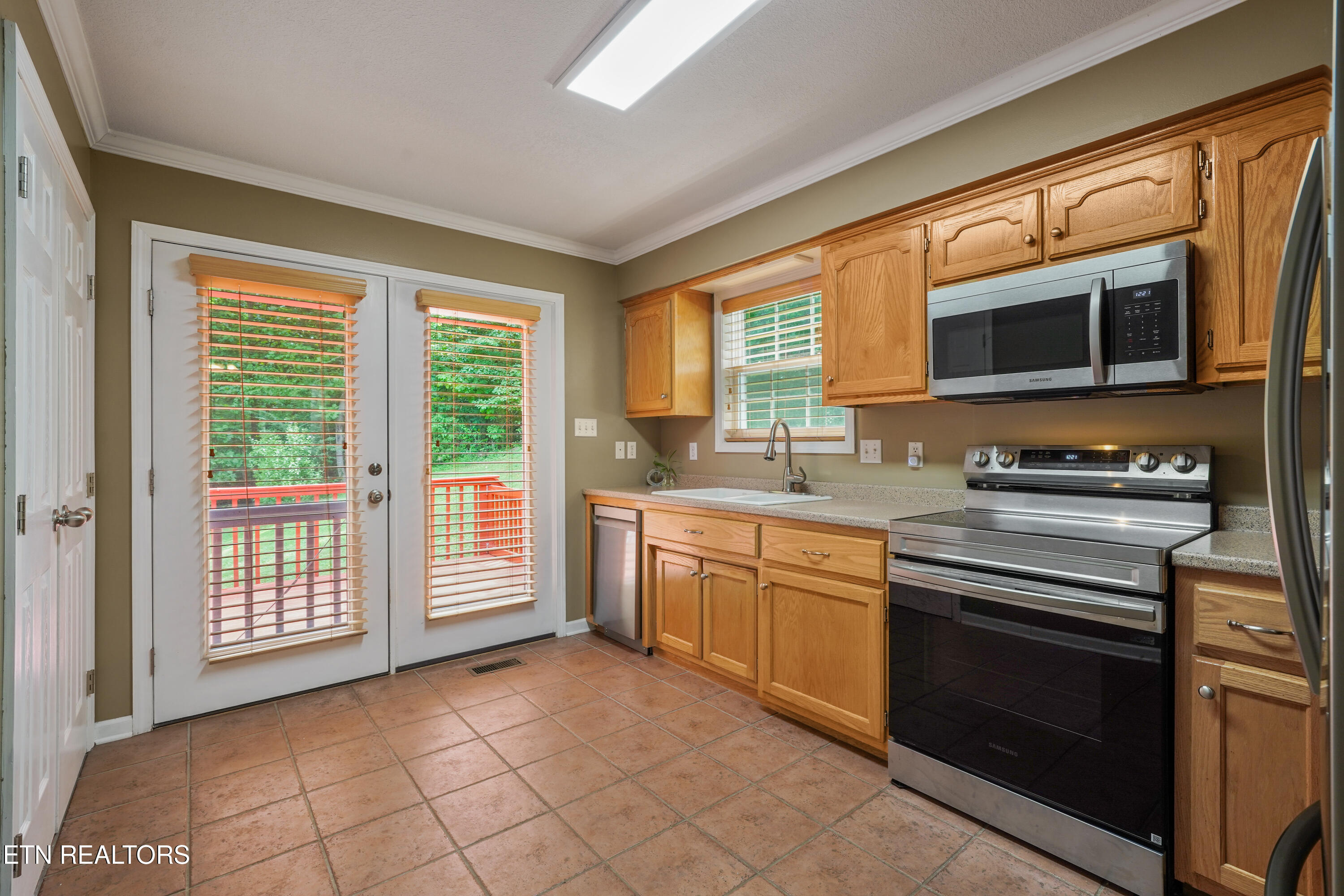 945 Frontier Circle