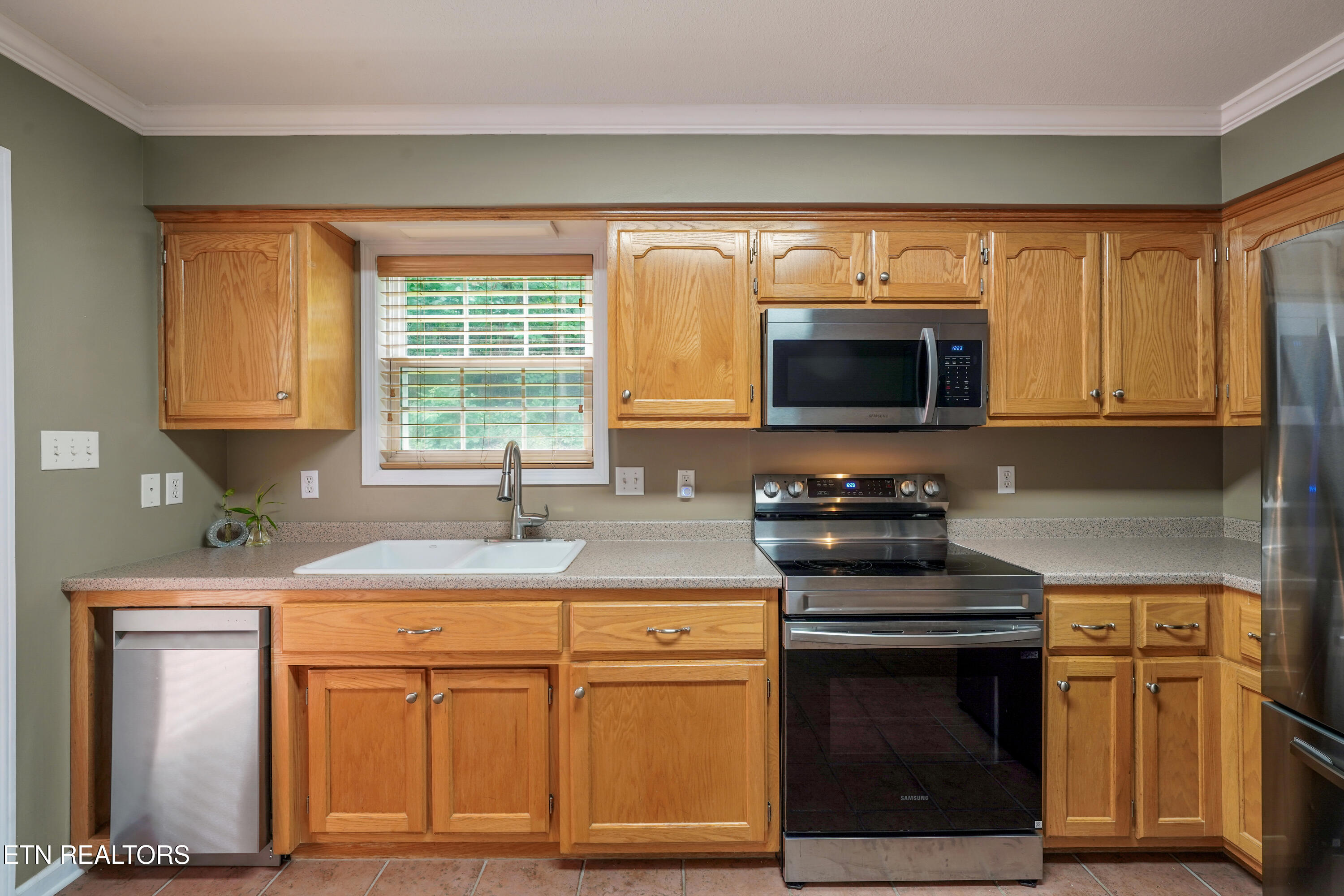 945 Frontier Circle