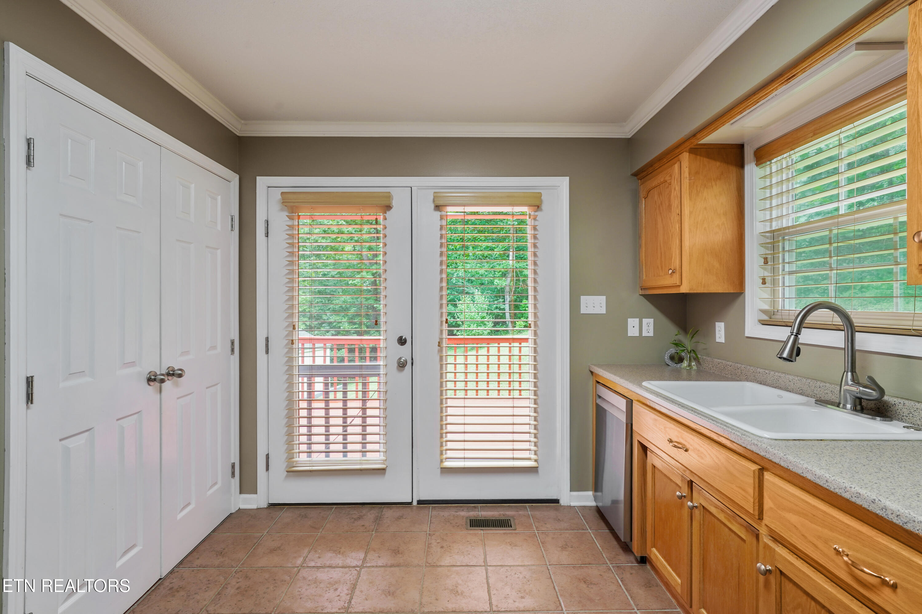 945 Frontier Circle
