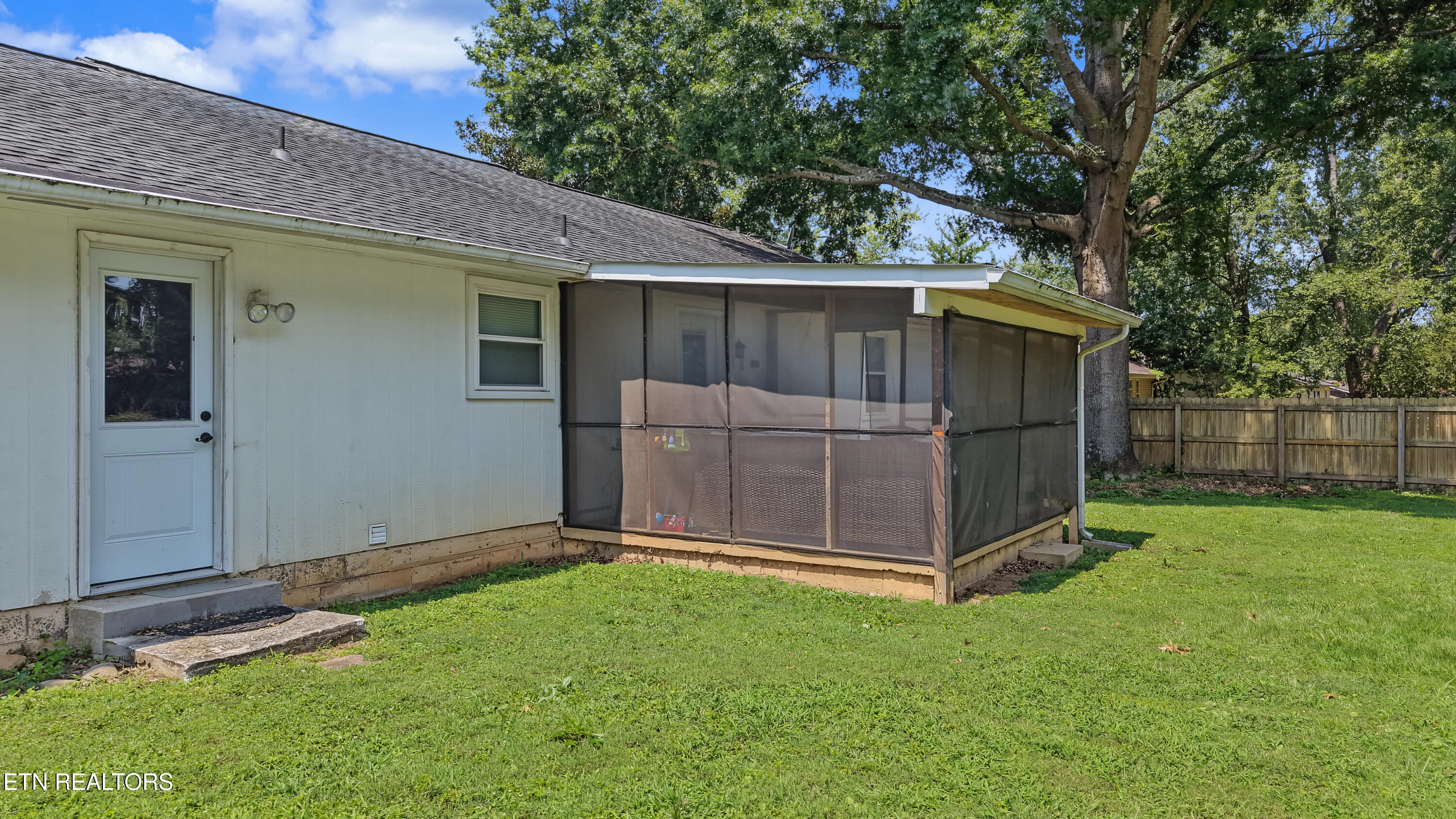 832 Oliver Ave