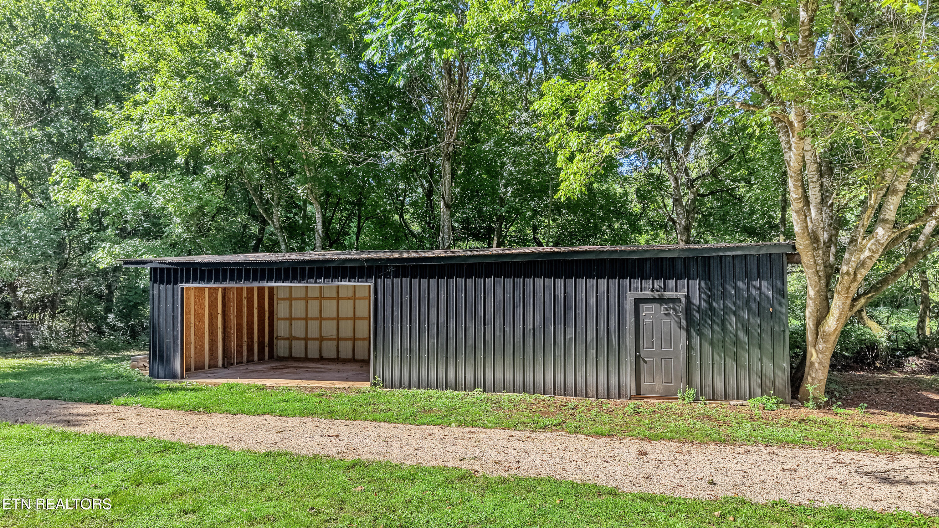 3889 Quarry Rd