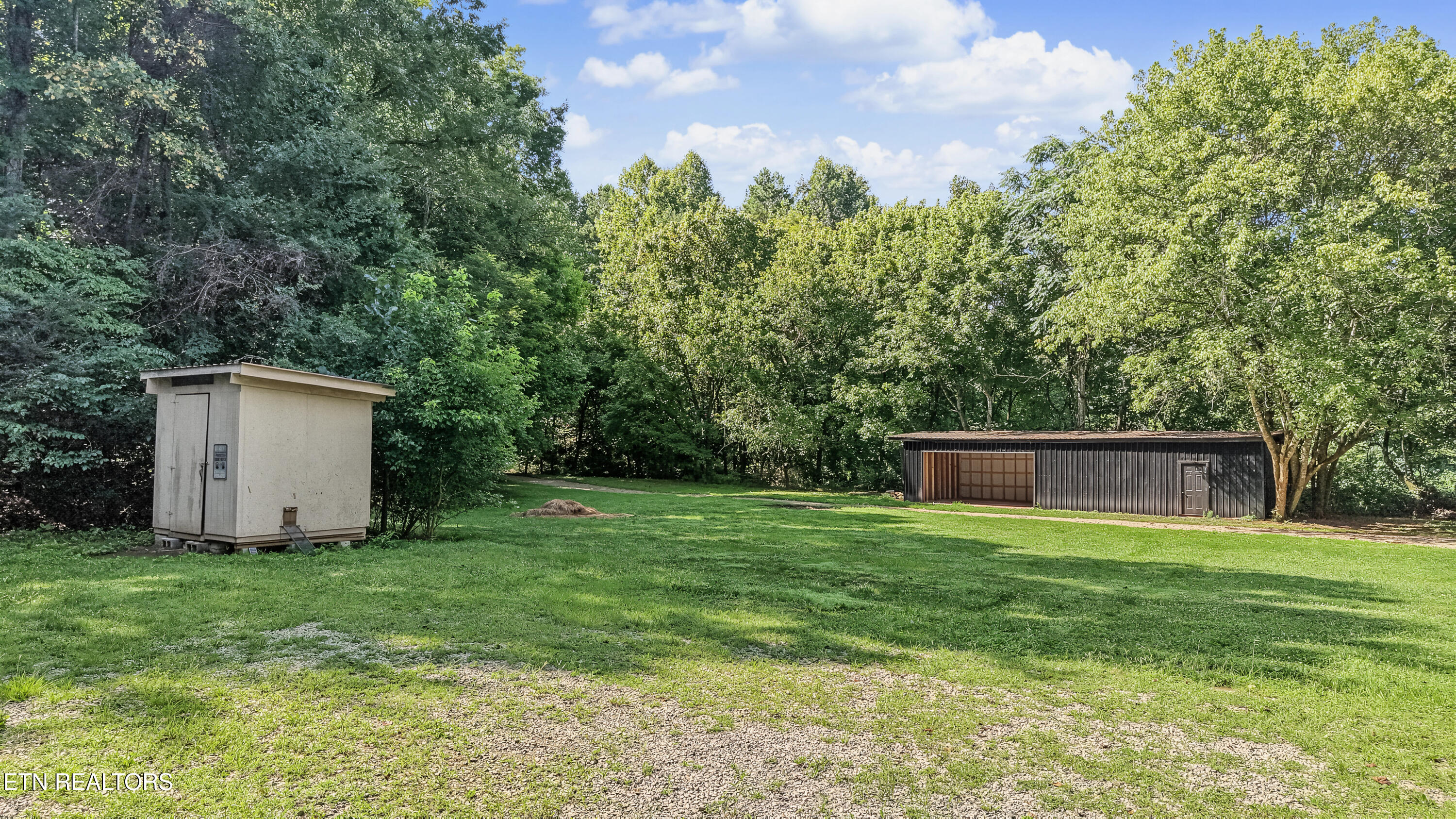 3889 Quarry Rd