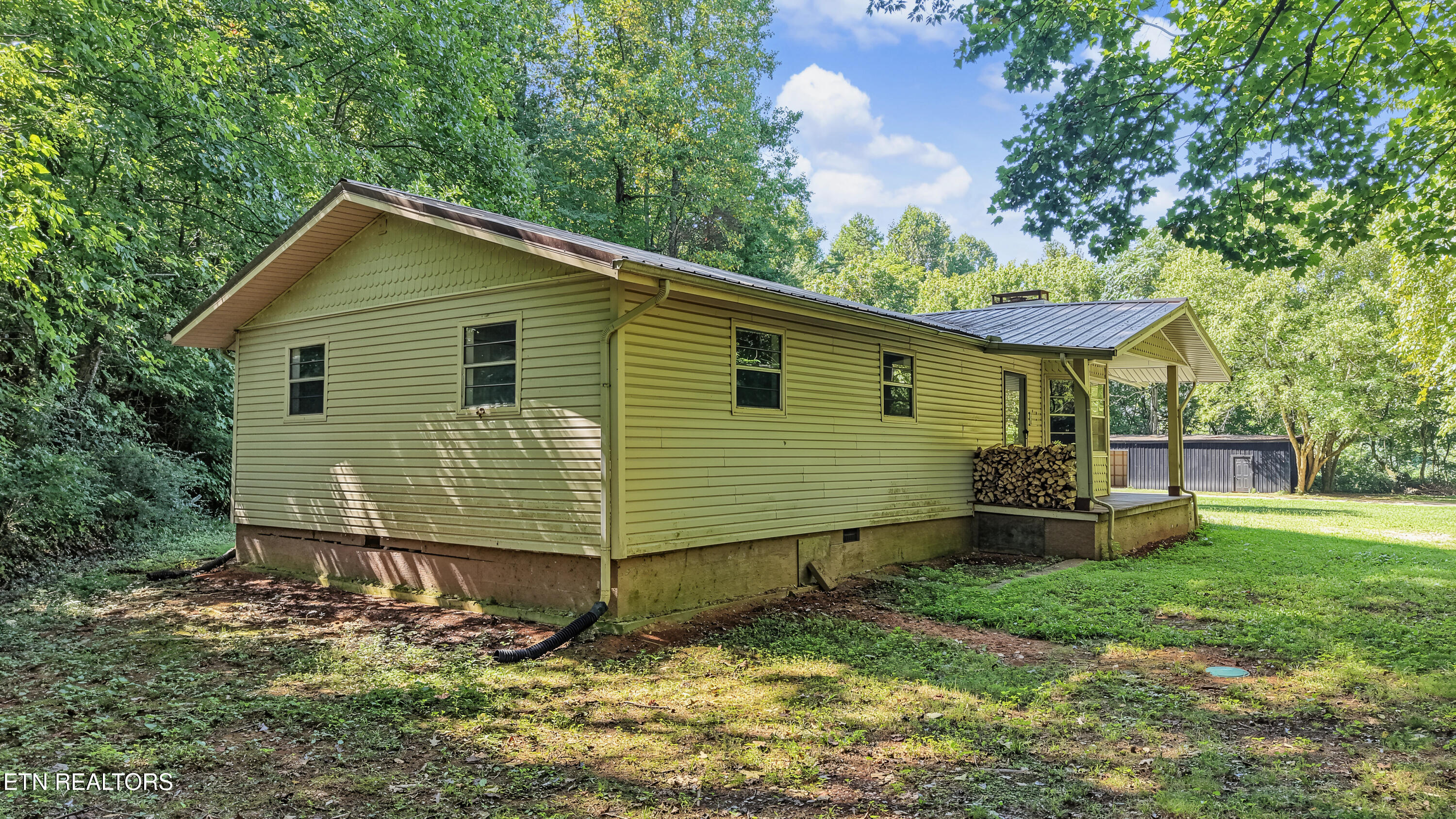 3889 Quarry Rd