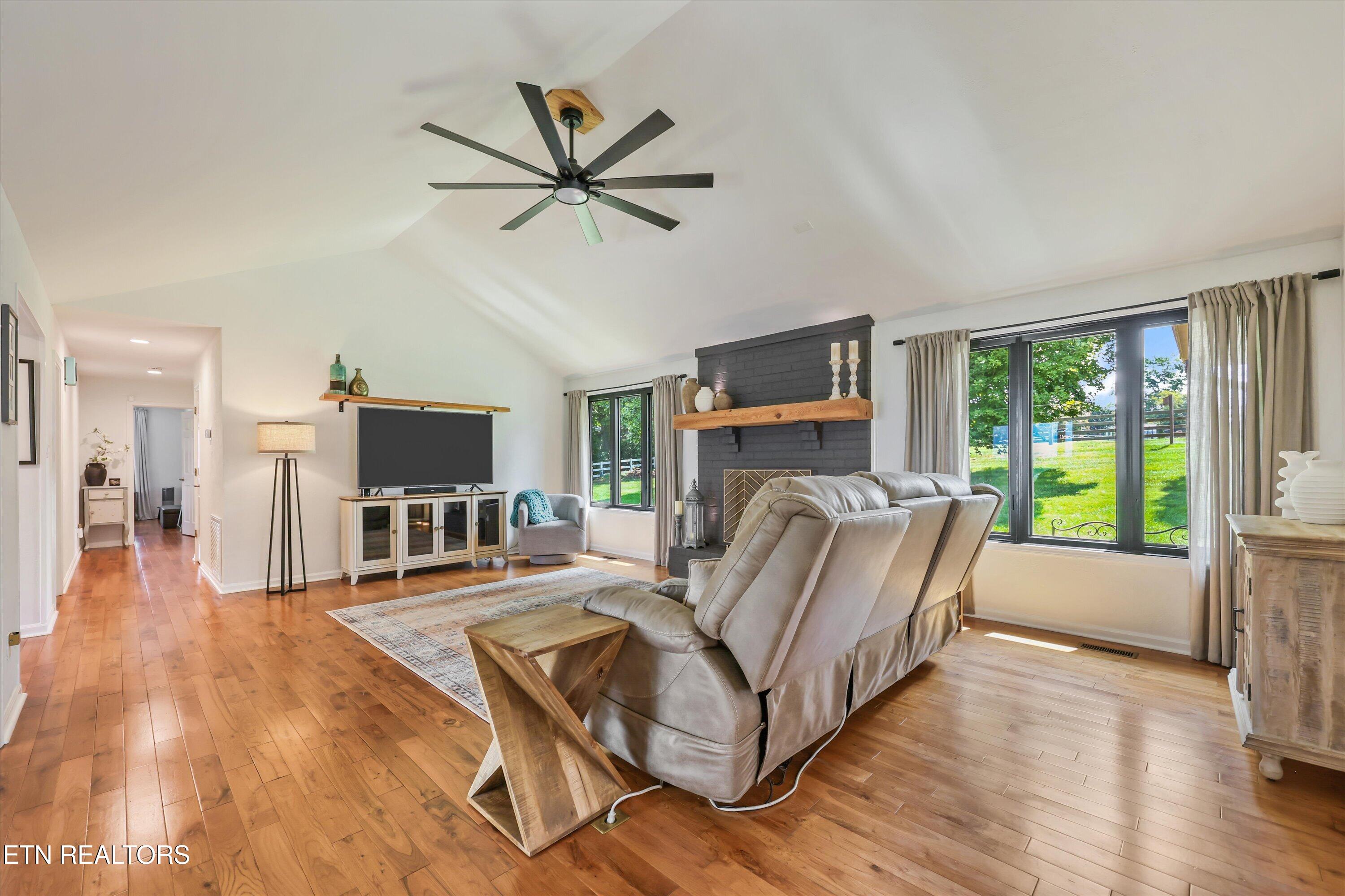 2112 Carpenters Grade Rd