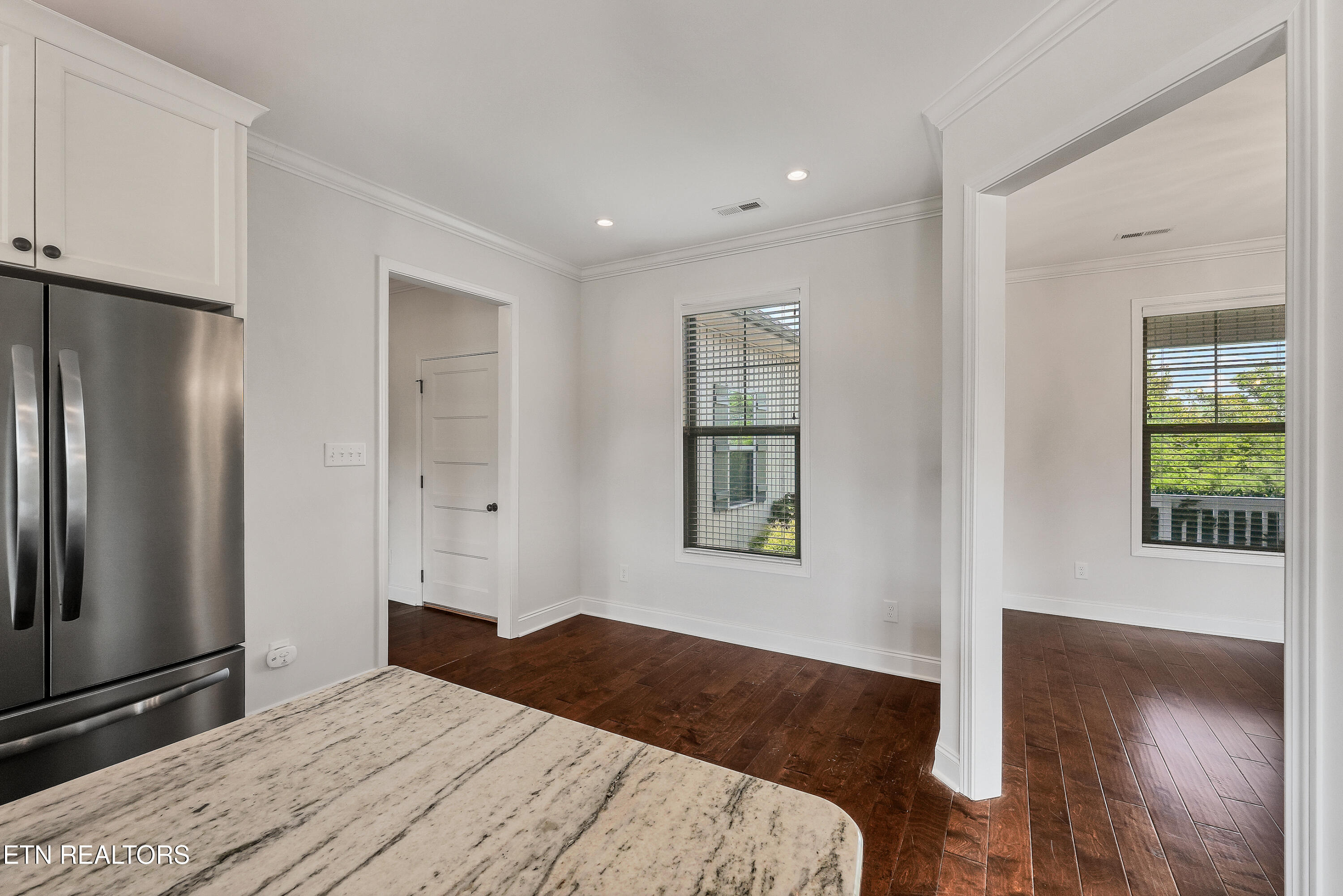 858 Dunlap Hollow Rd