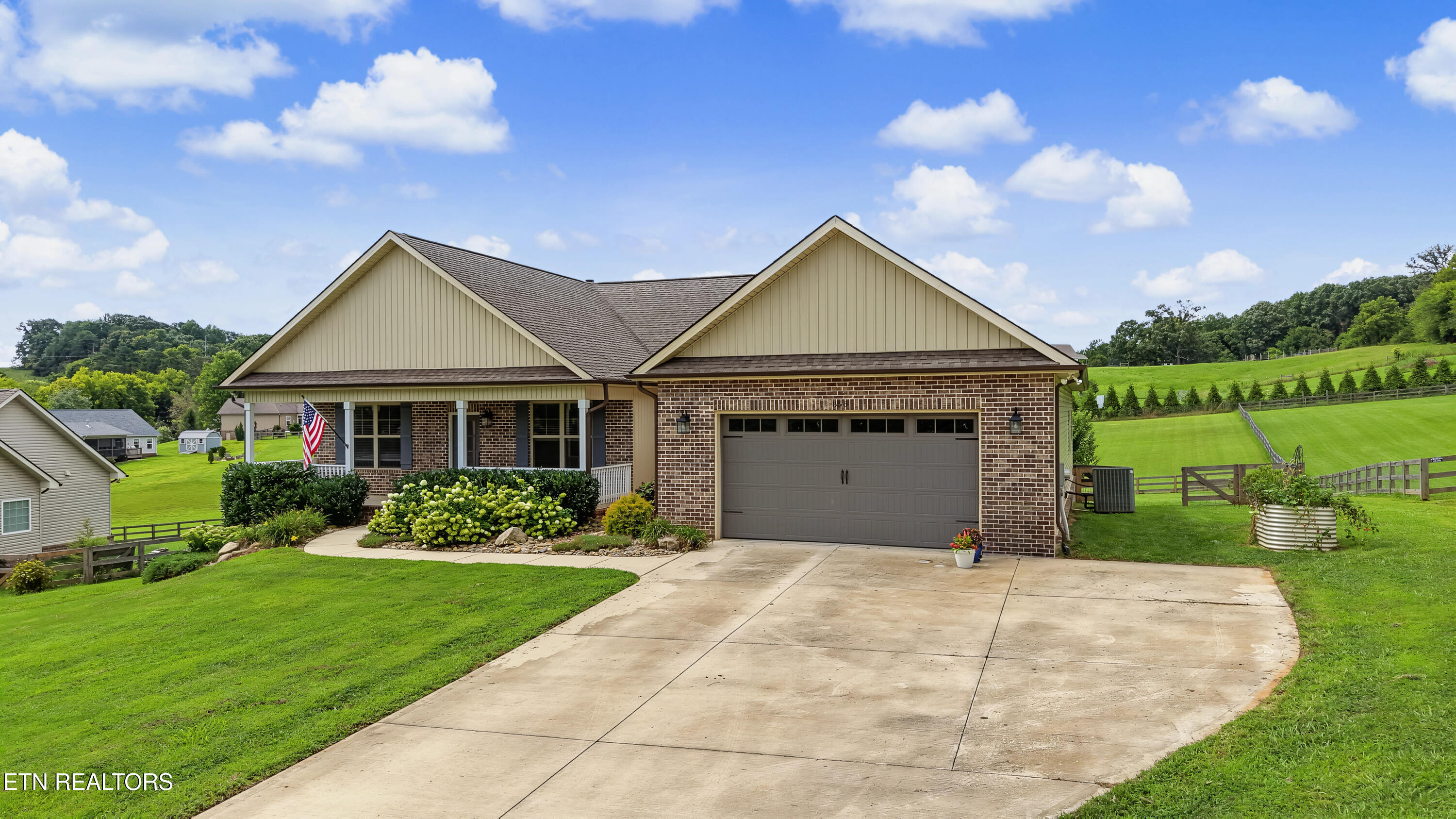 858 Dunlap Hollow Rd