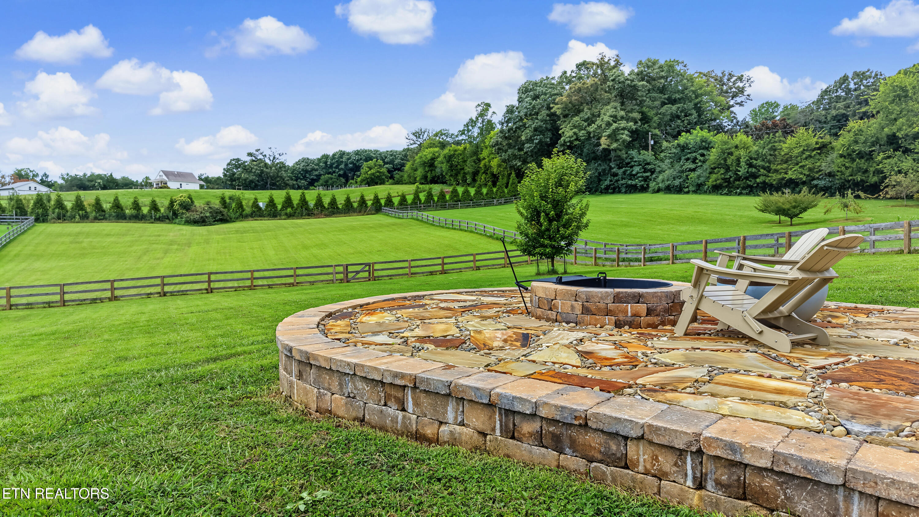 858 Dunlap Hollow Rd