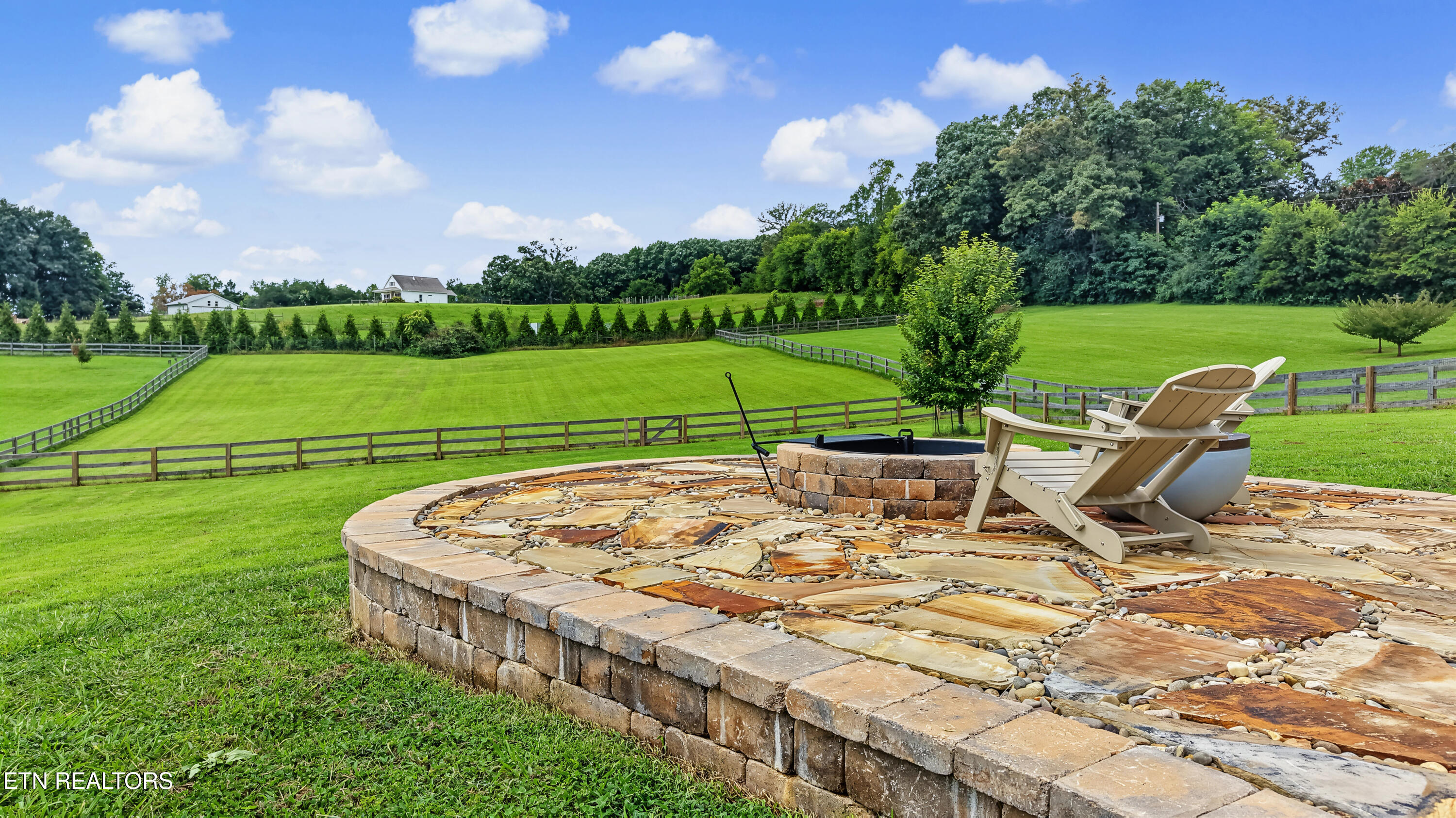 858 Dunlap Hollow Rd