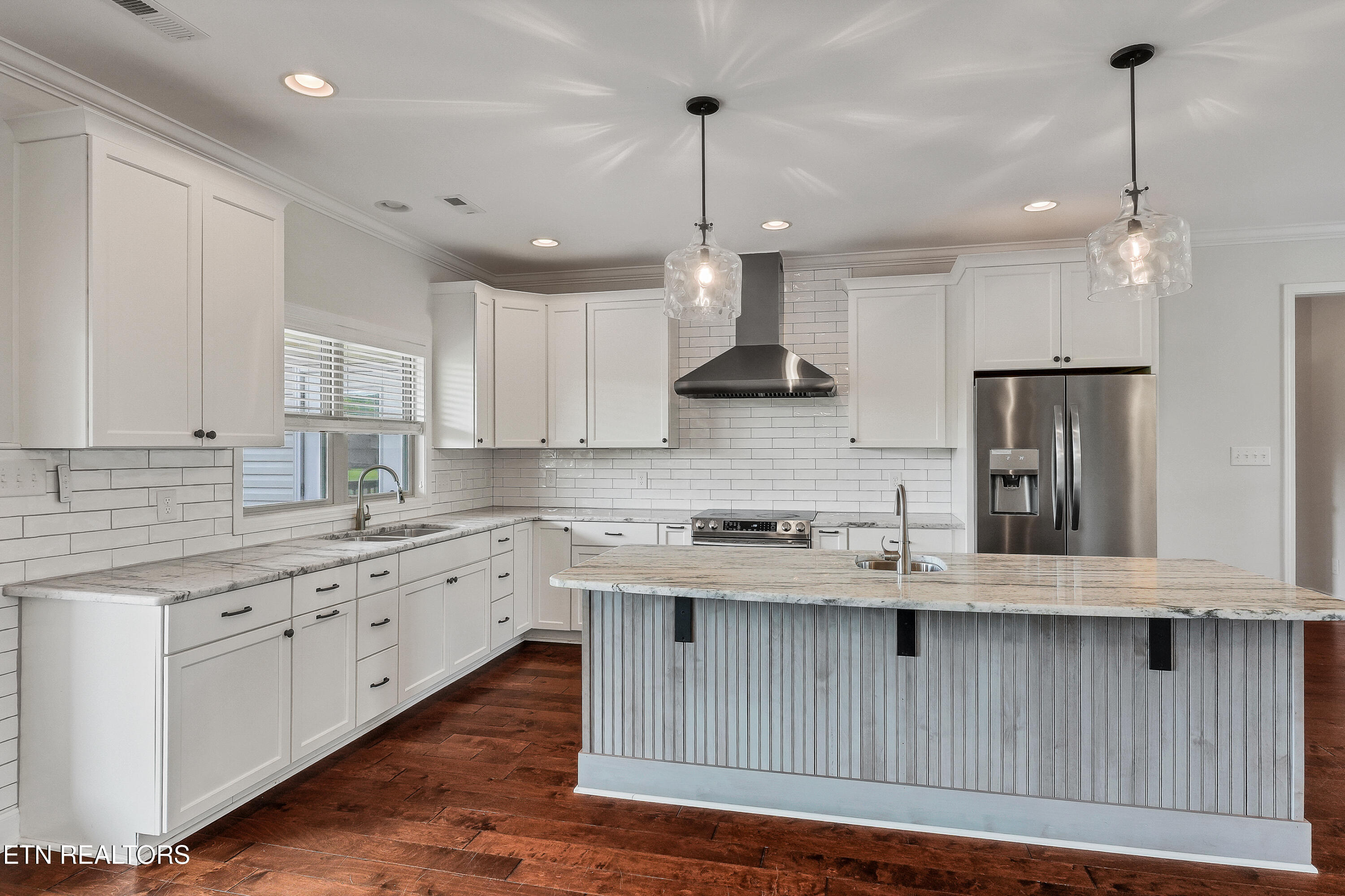 858 Dunlap Hollow Rd