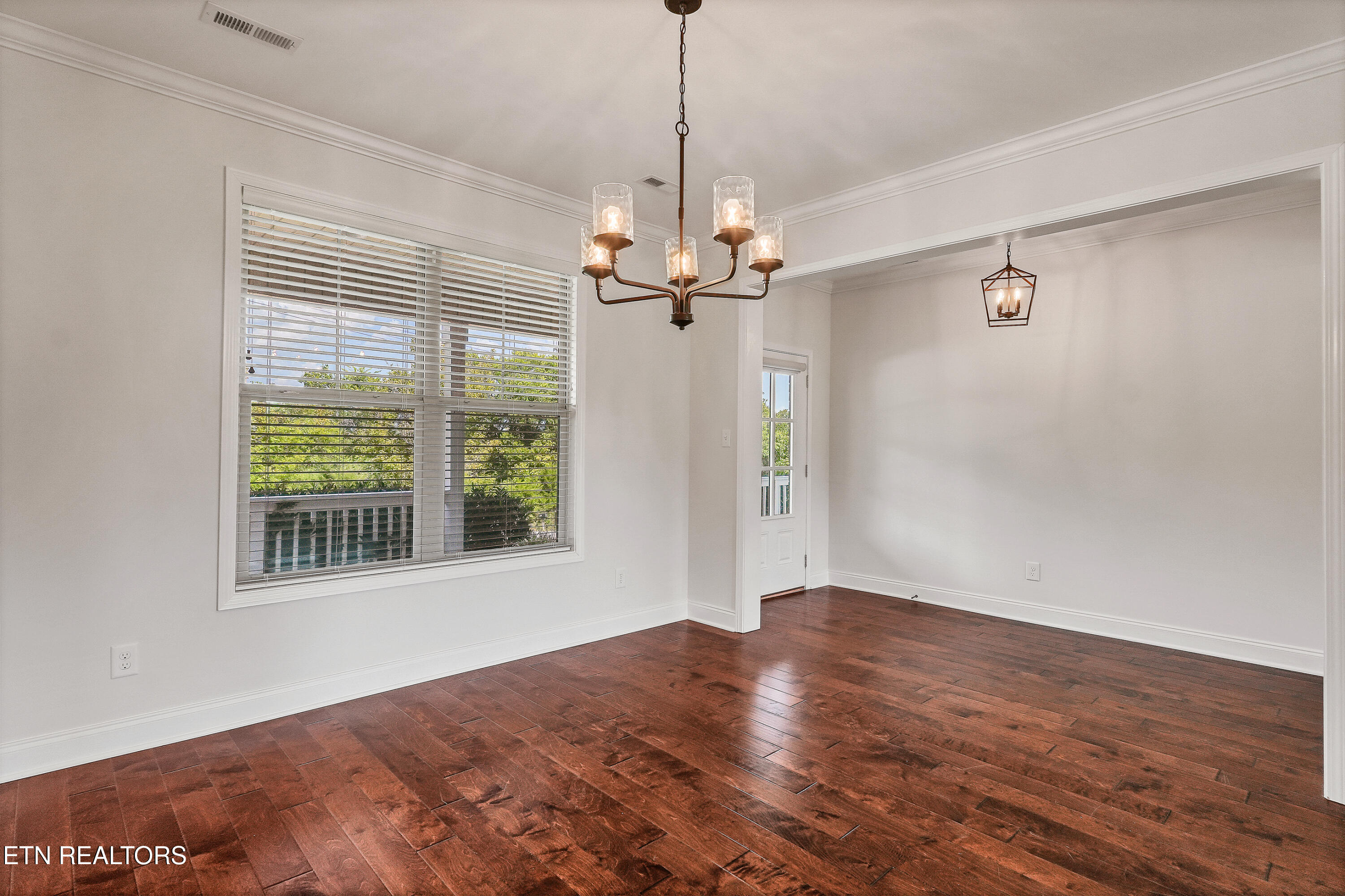 858 Dunlap Hollow Rd