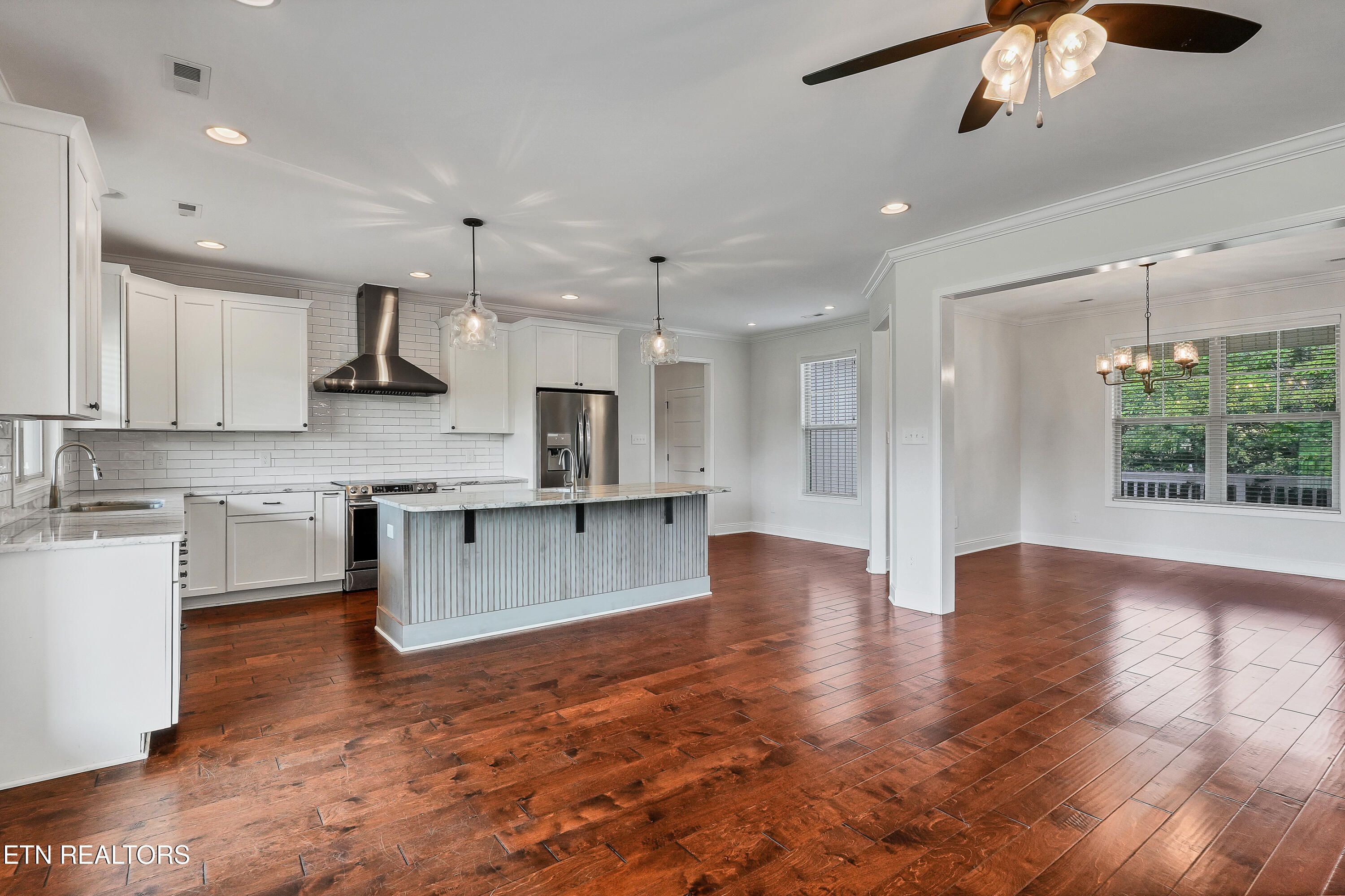 858 Dunlap Hollow Rd