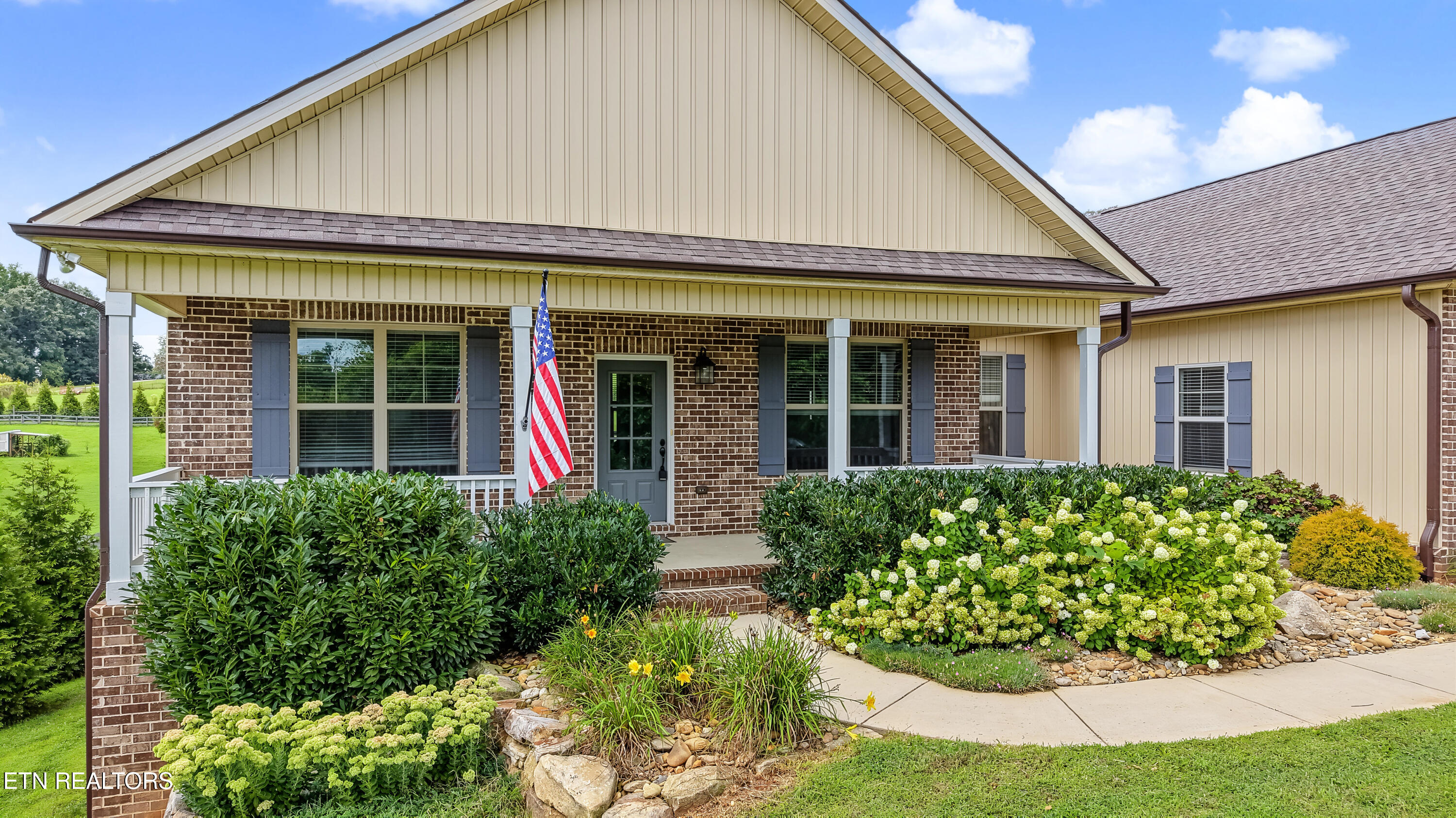 858 Dunlap Hollow Rd