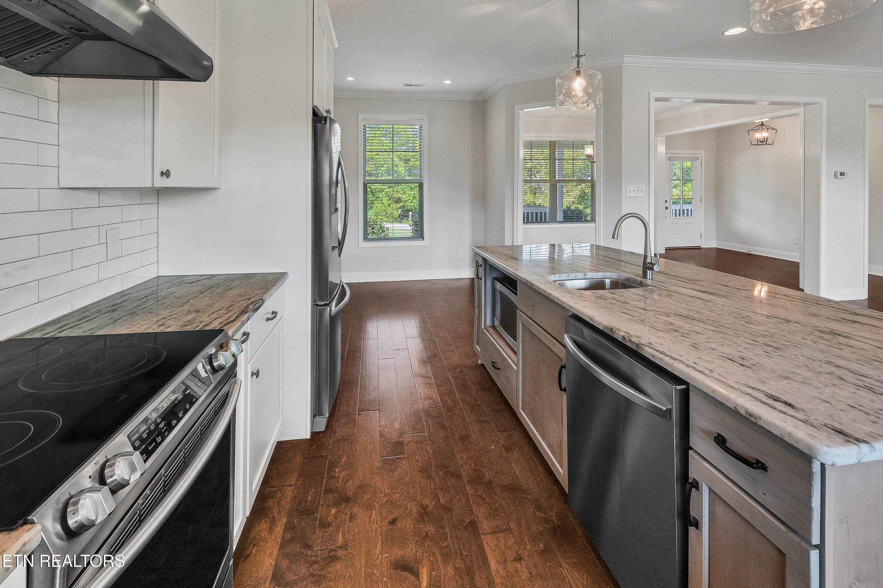 858 Dunlap Hollow Rd