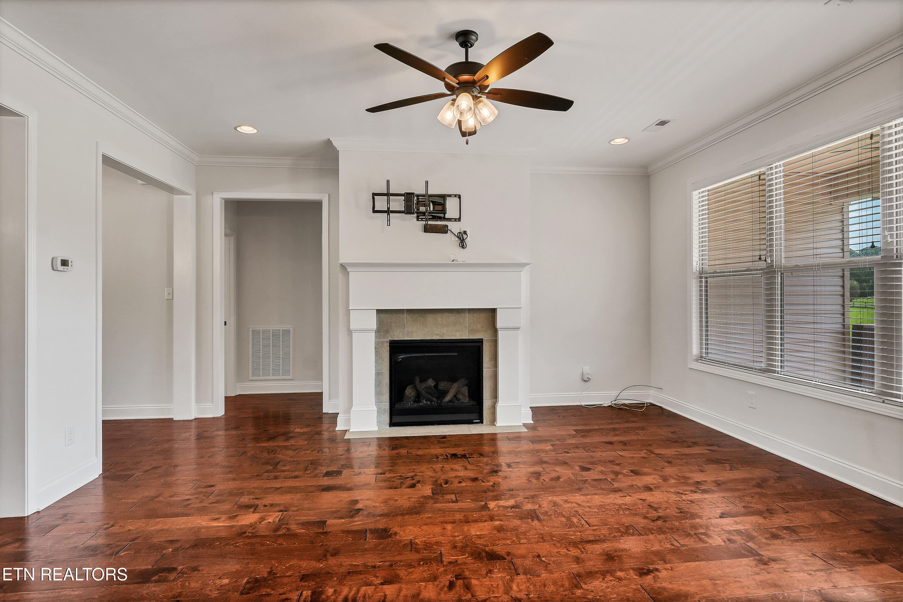 858 Dunlap Hollow Rd