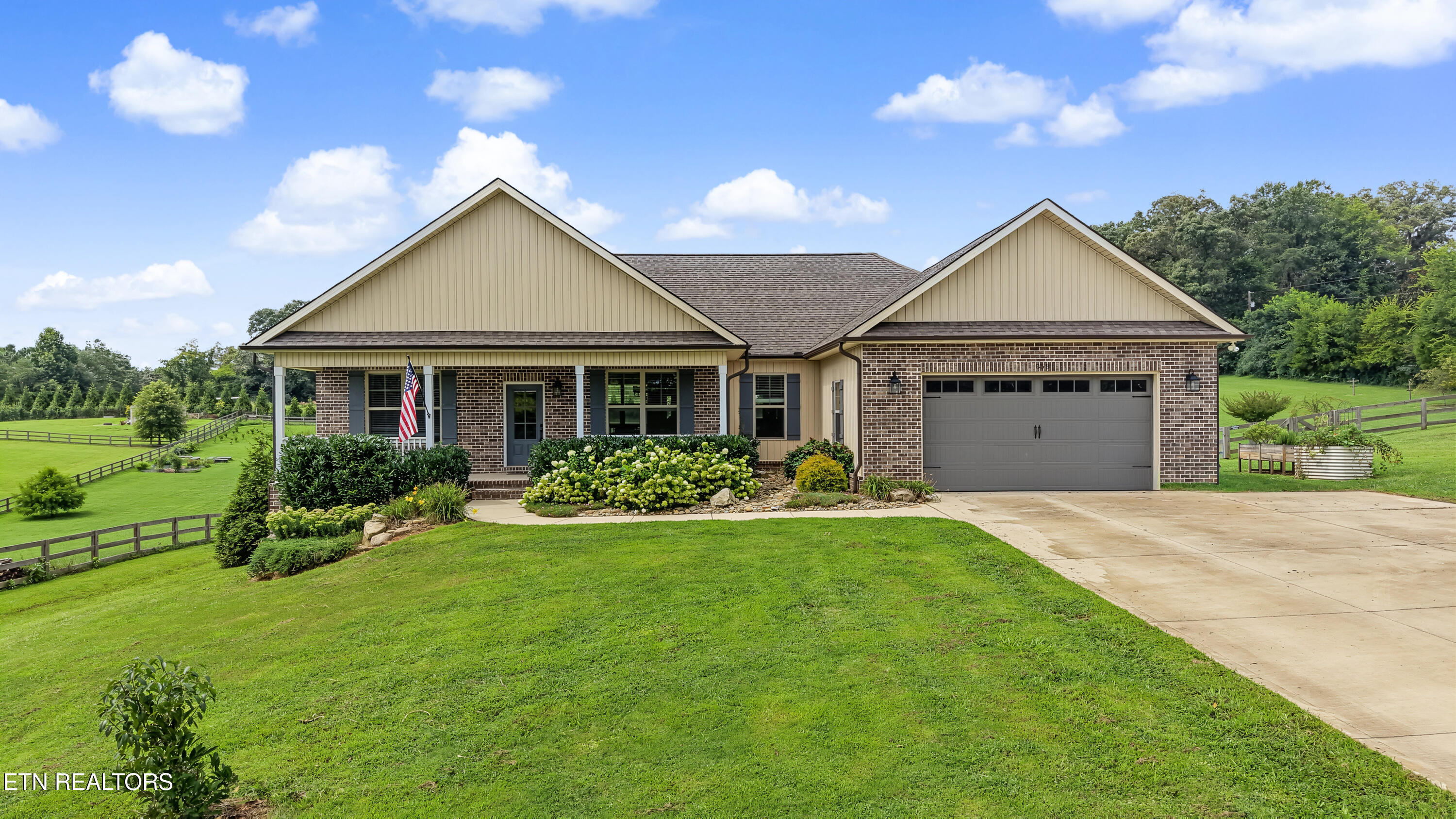 858 Dunlap Hollow Rd