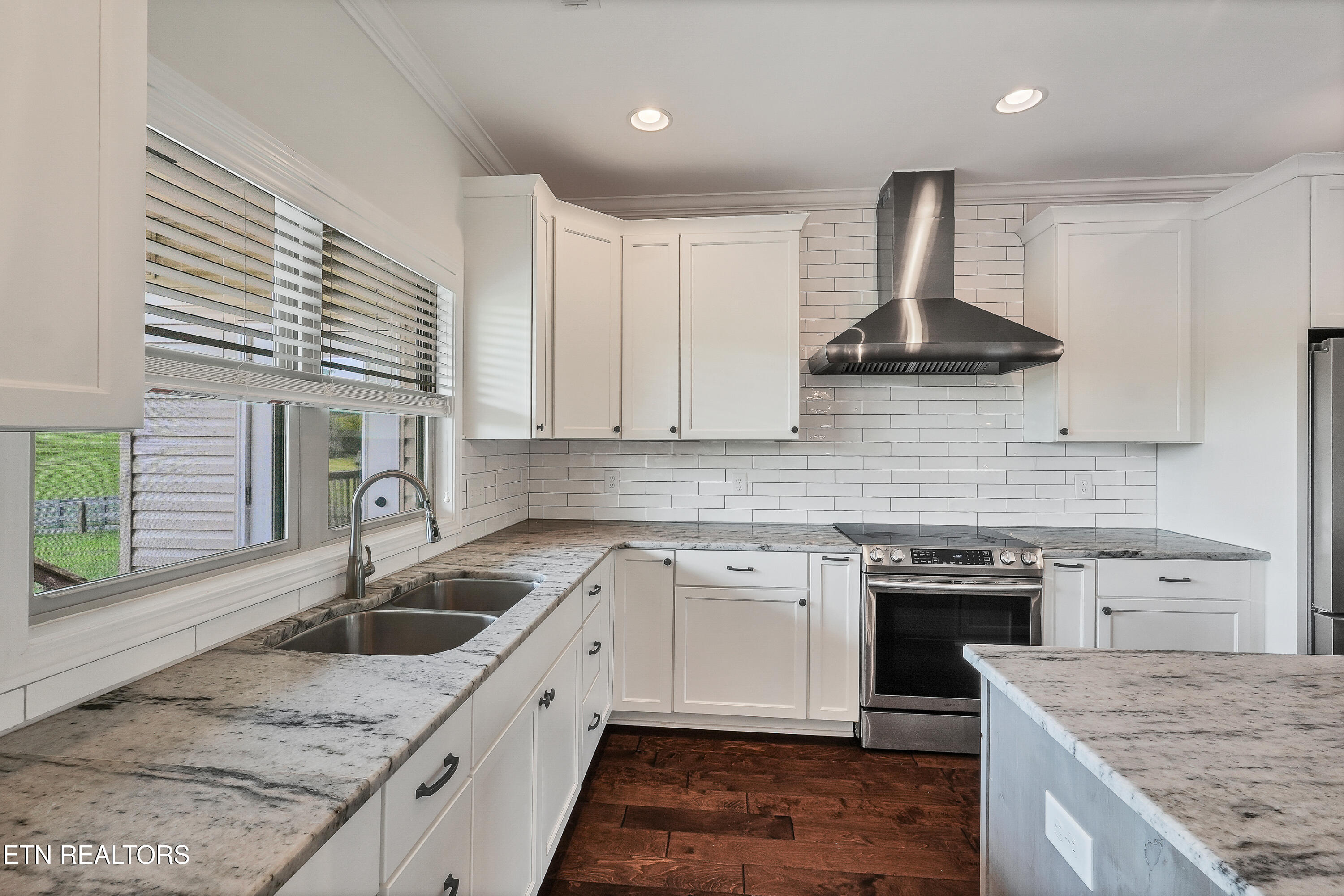 858 Dunlap Hollow Rd