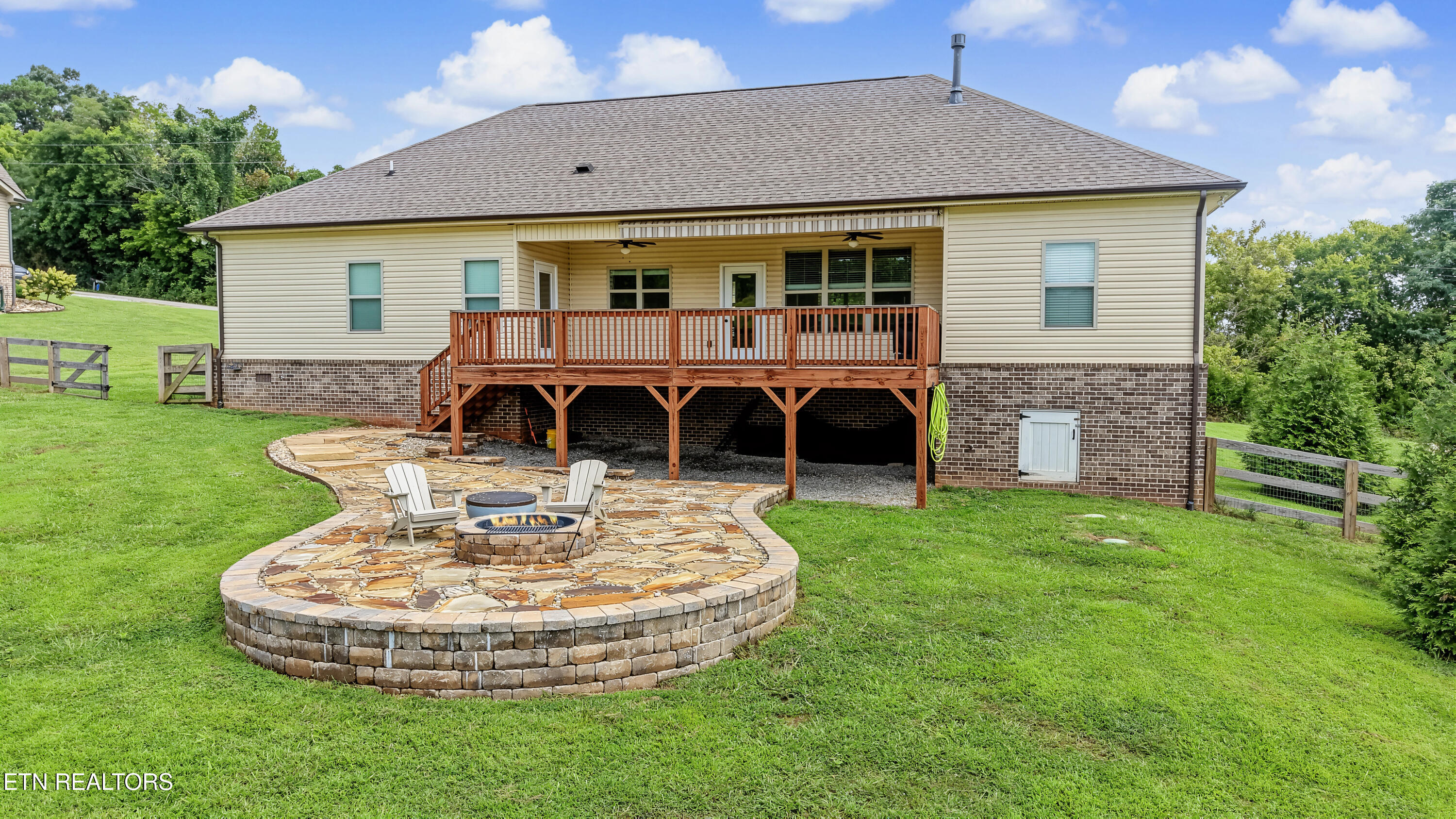 858 Dunlap Hollow Rd