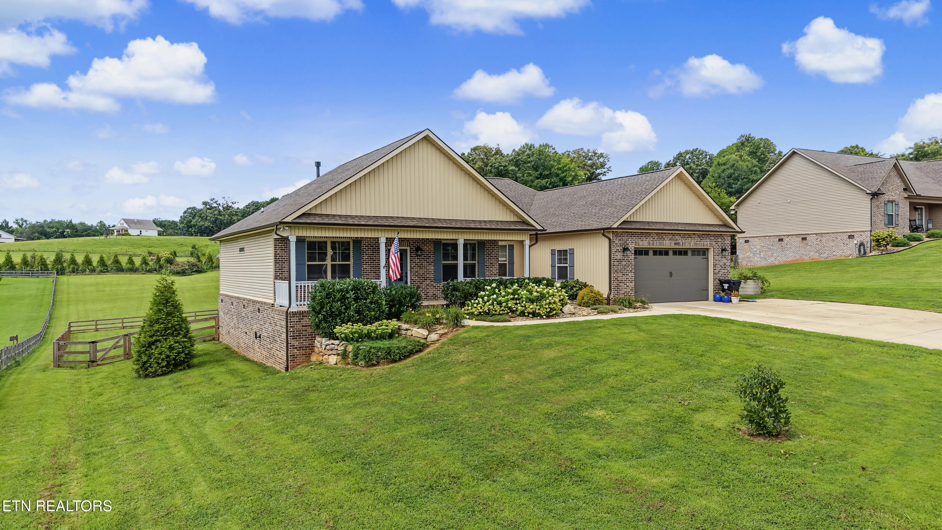 858 Dunlap Hollow Rd