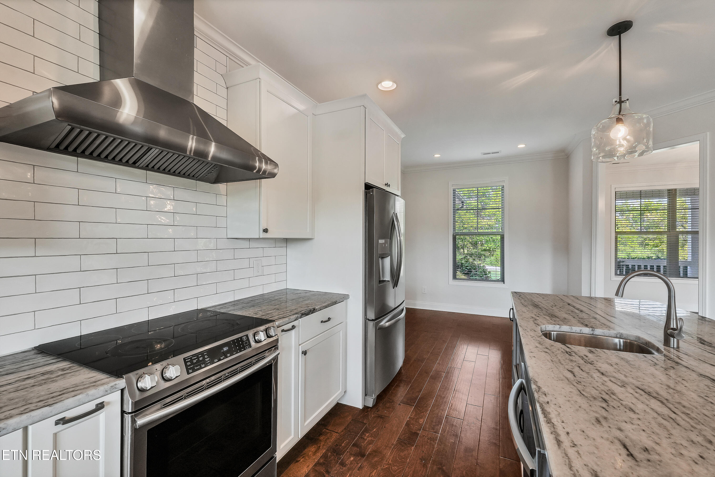 858 Dunlap Hollow Rd
