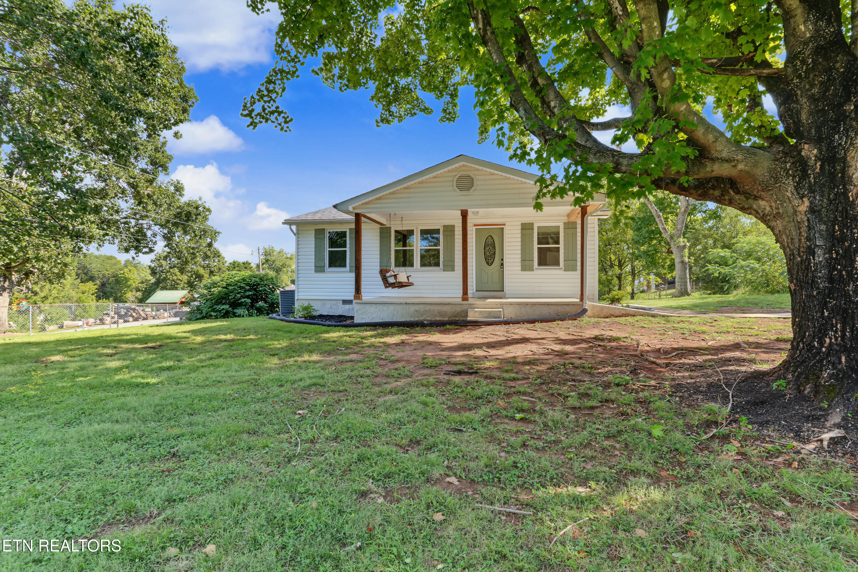 924 Honeysuckle Rd