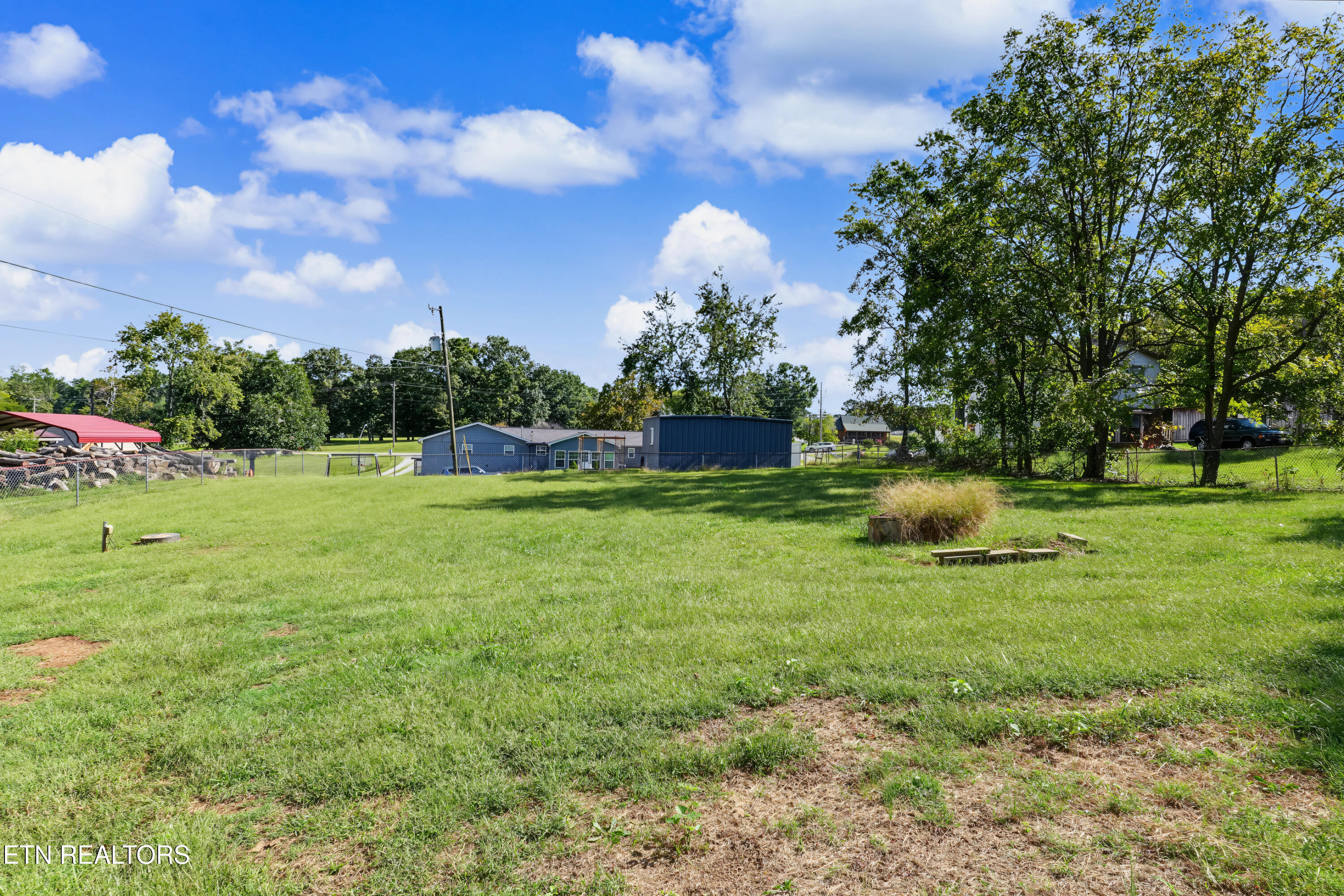 924 Honeysuckle Rd