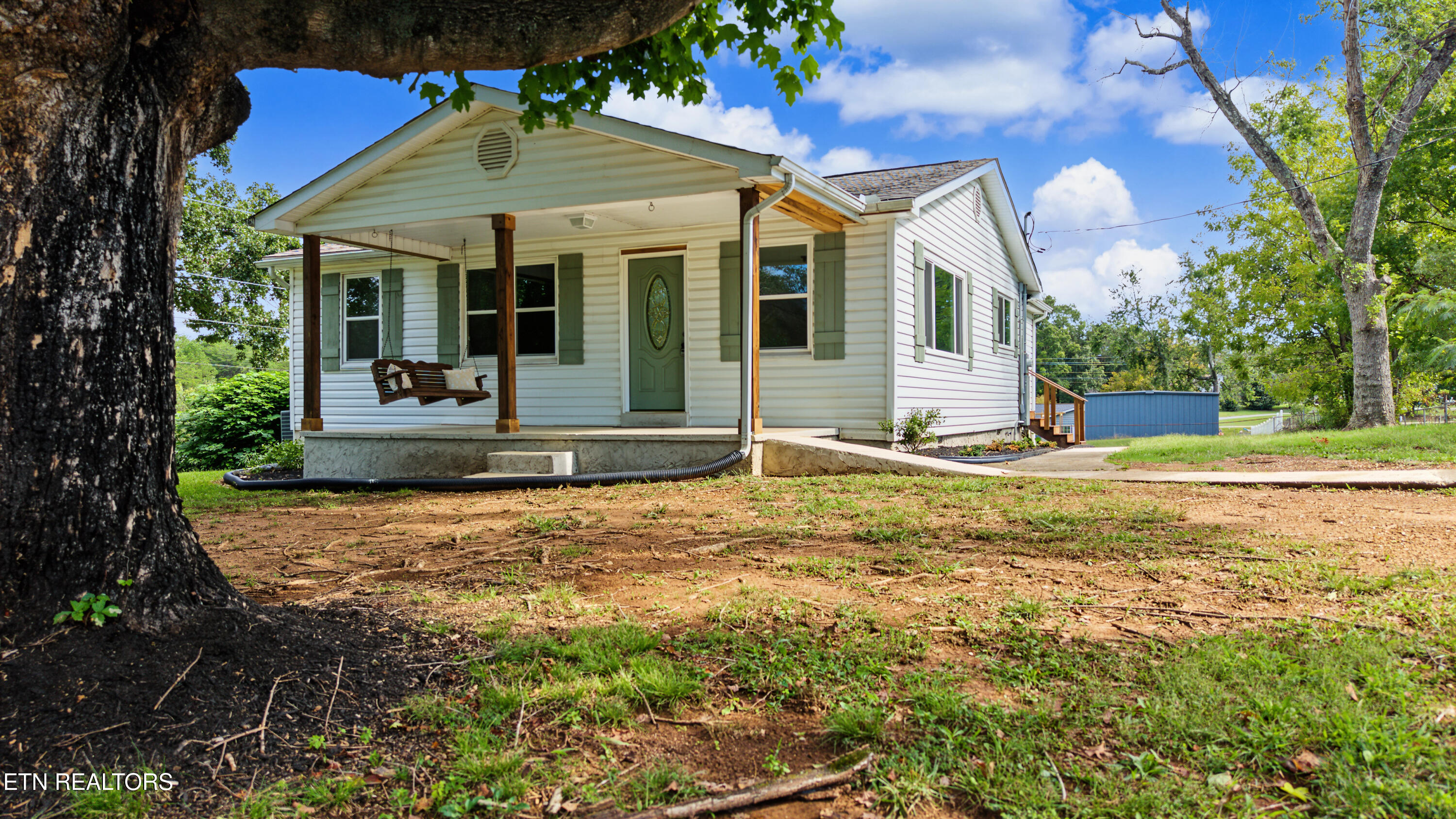 924 Honeysuckle Rd