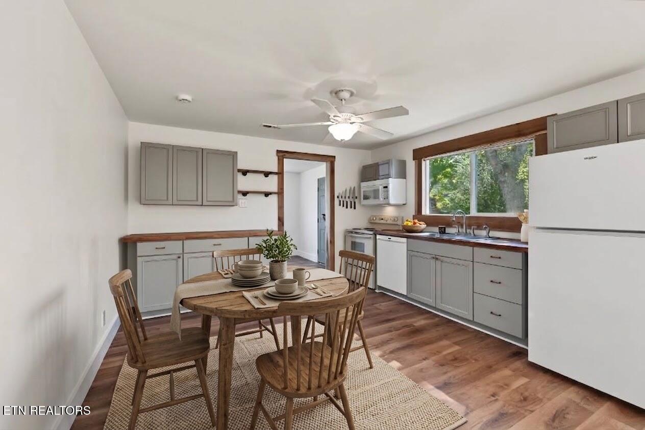 924 Honeysuckle Rd