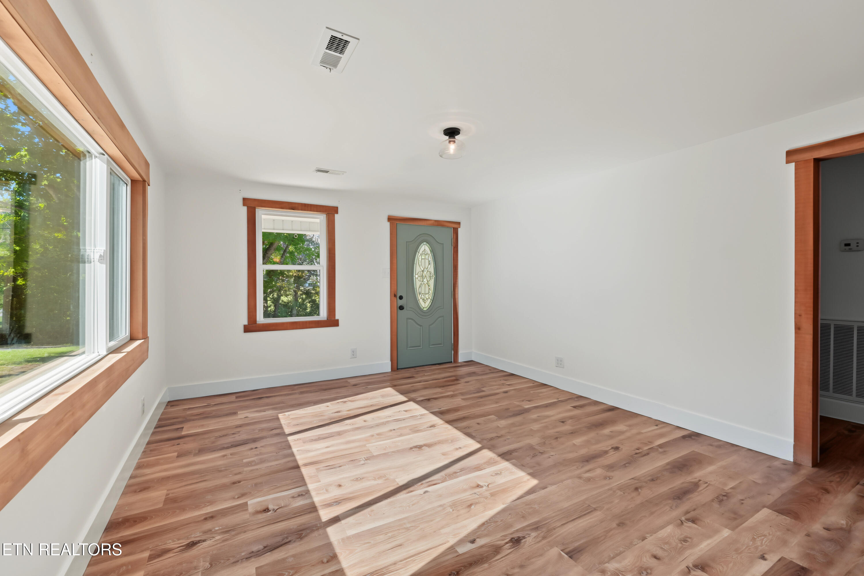 924 Honeysuckle Rd