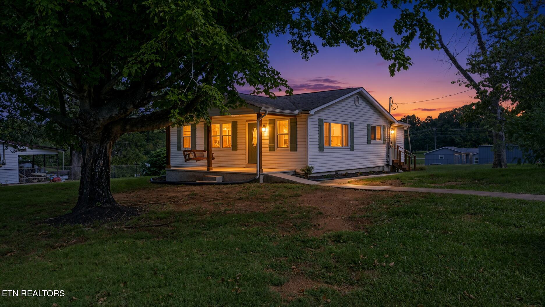 924 Honeysuckle Rd