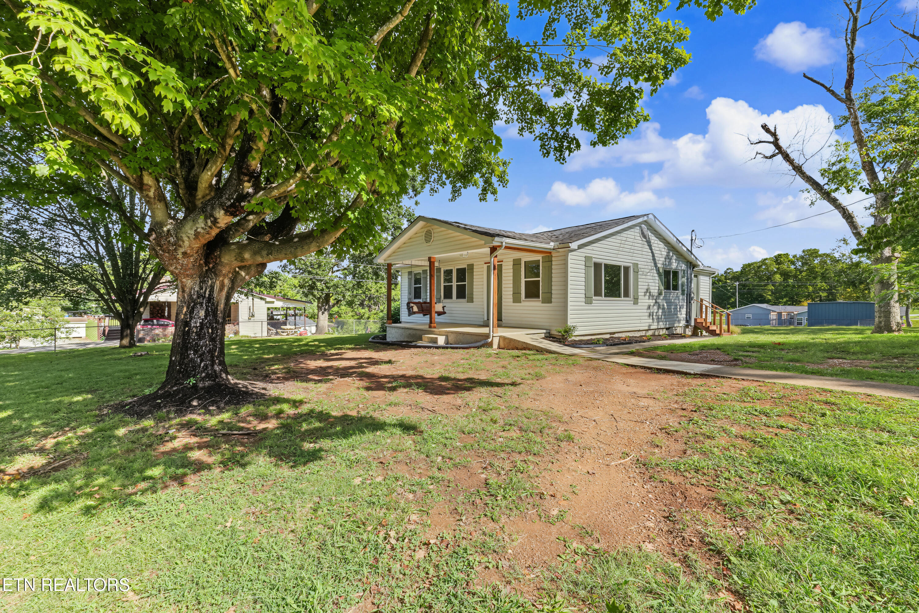 924 Honeysuckle Rd