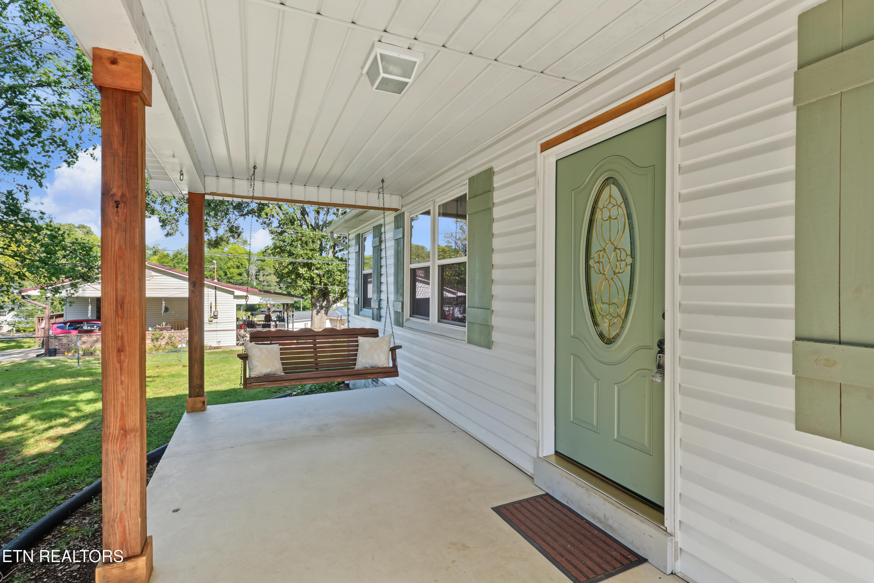 924 Honeysuckle Rd