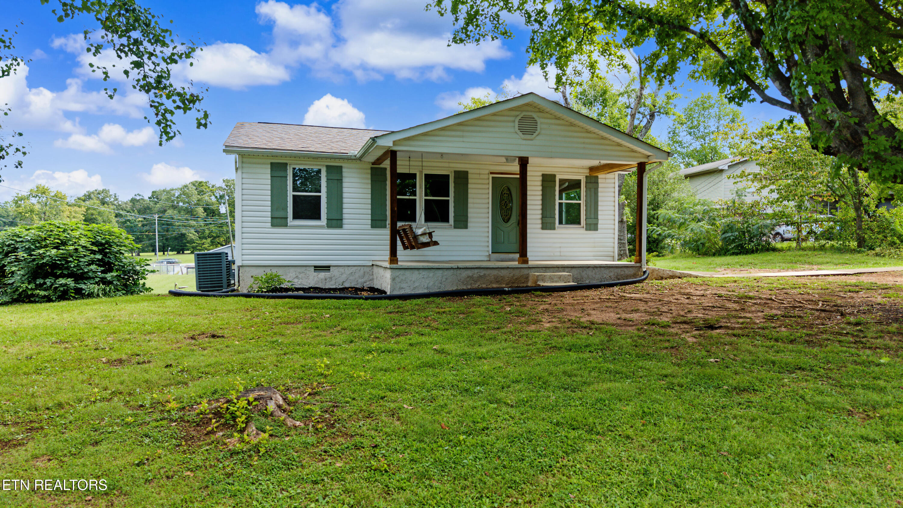 924 Honeysuckle Rd