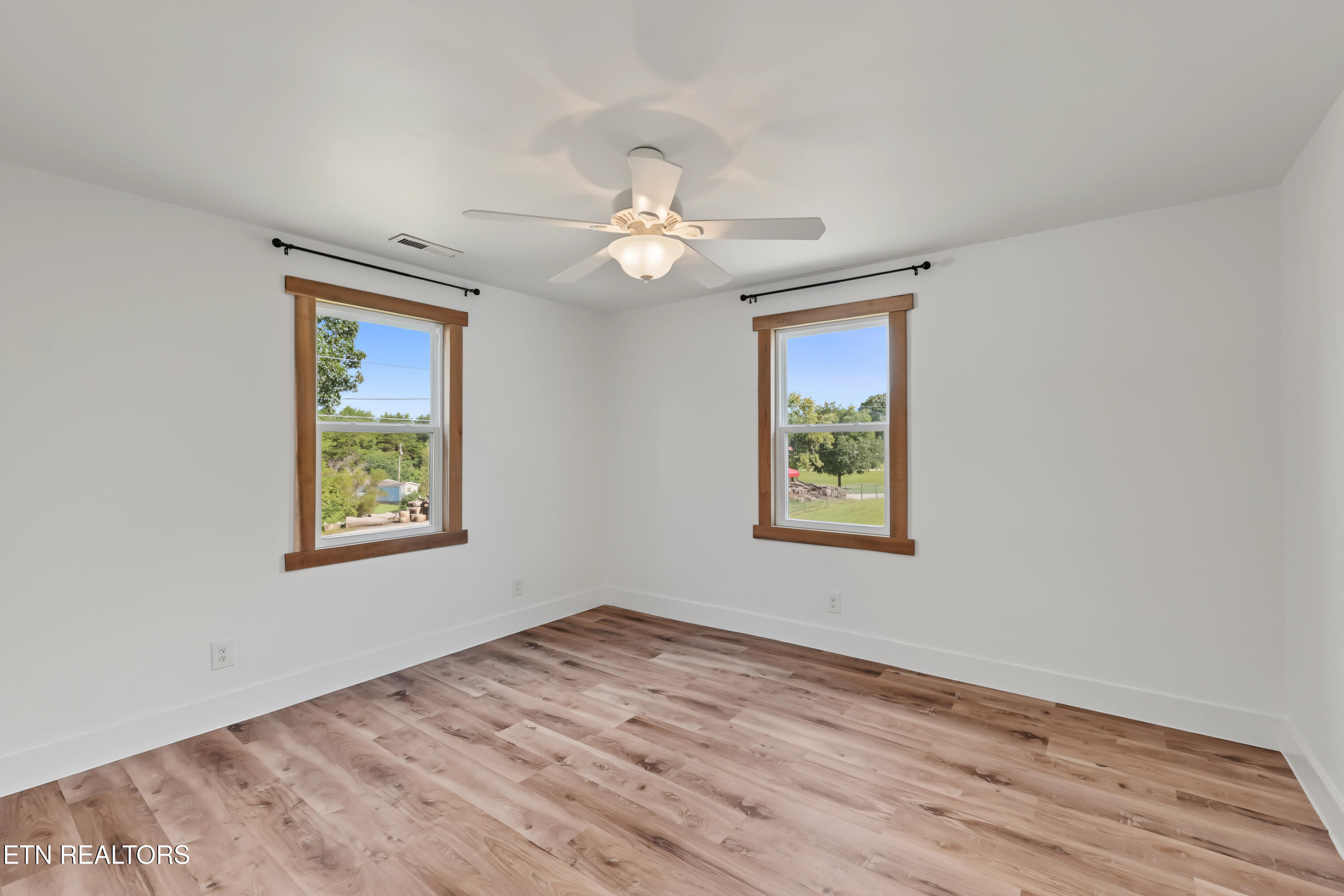 924 Honeysuckle Rd