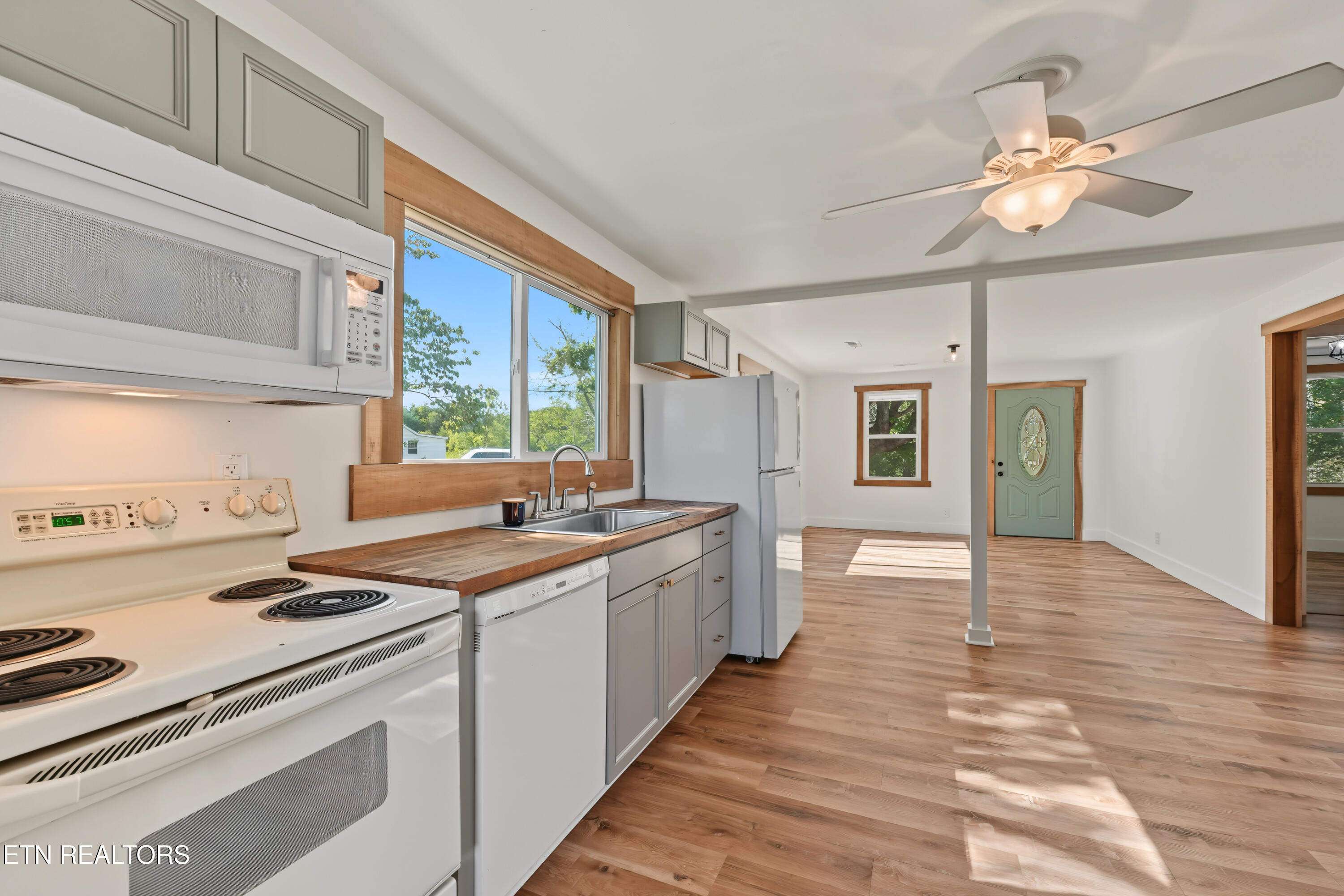 924 Honeysuckle Rd