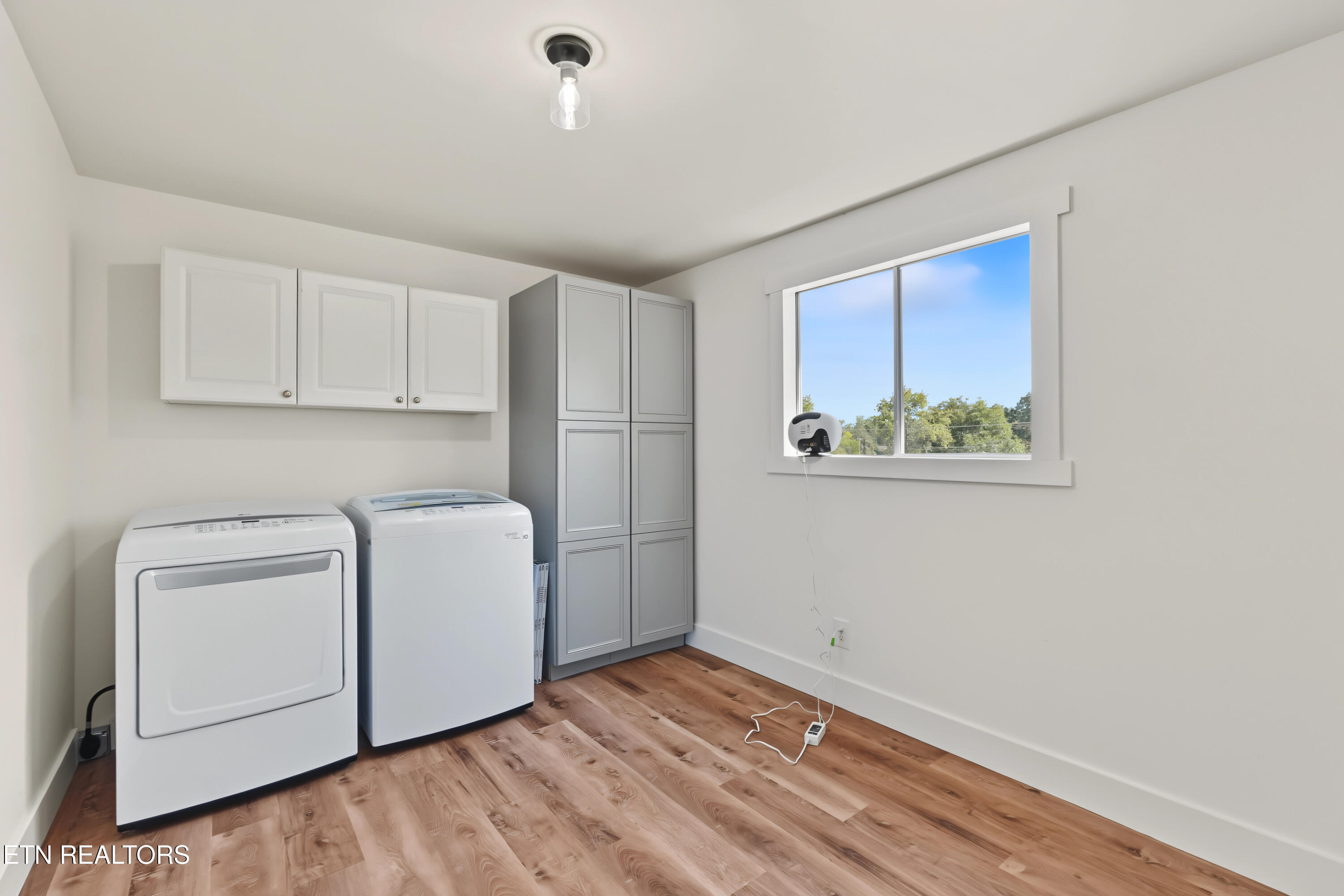 924 Honeysuckle Rd