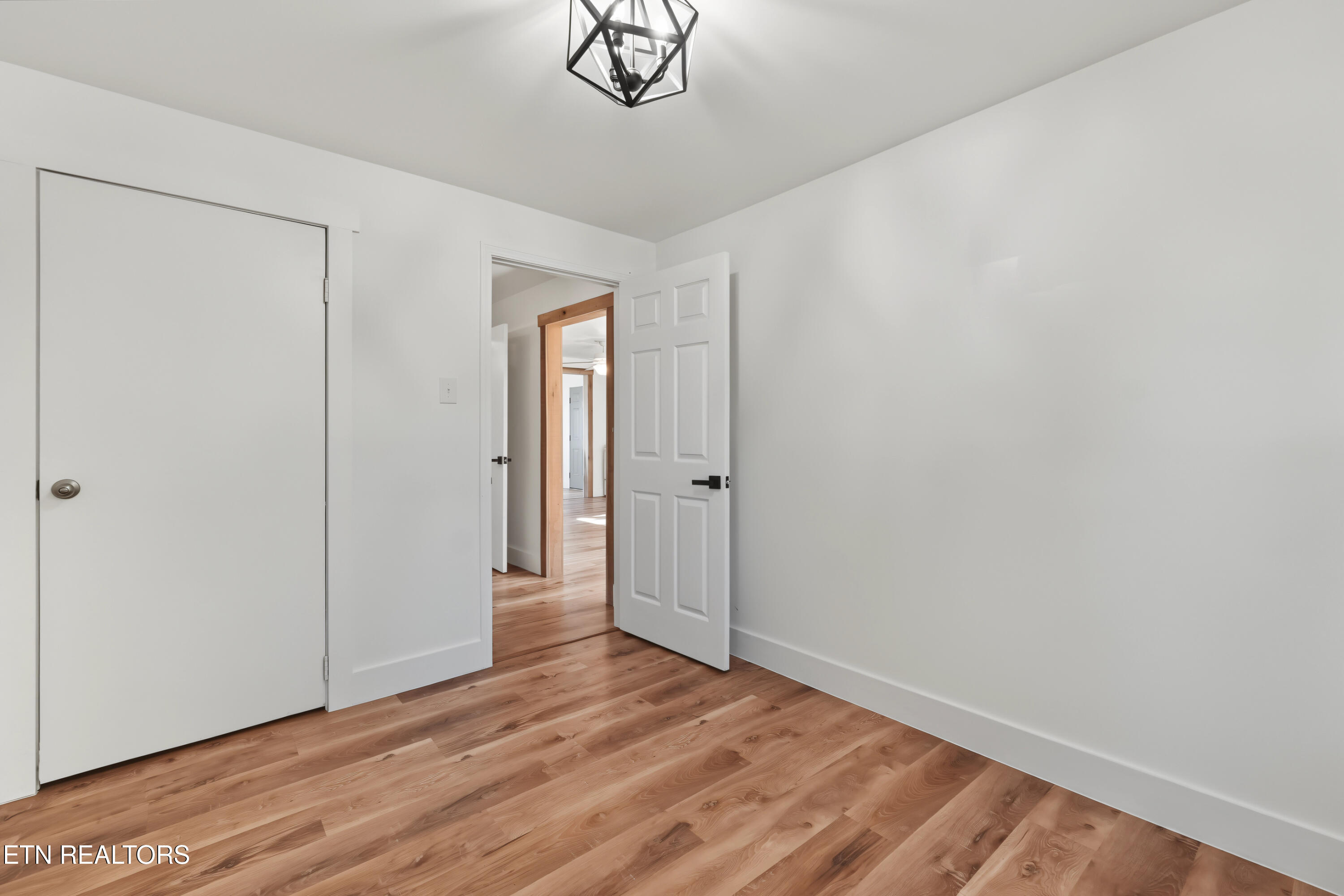 924 Honeysuckle Rd