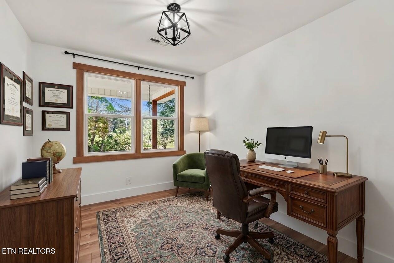 924 Honeysuckle Rd