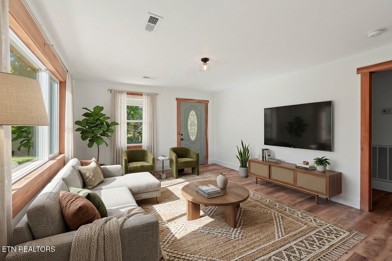 924 Honeysuckle Rd