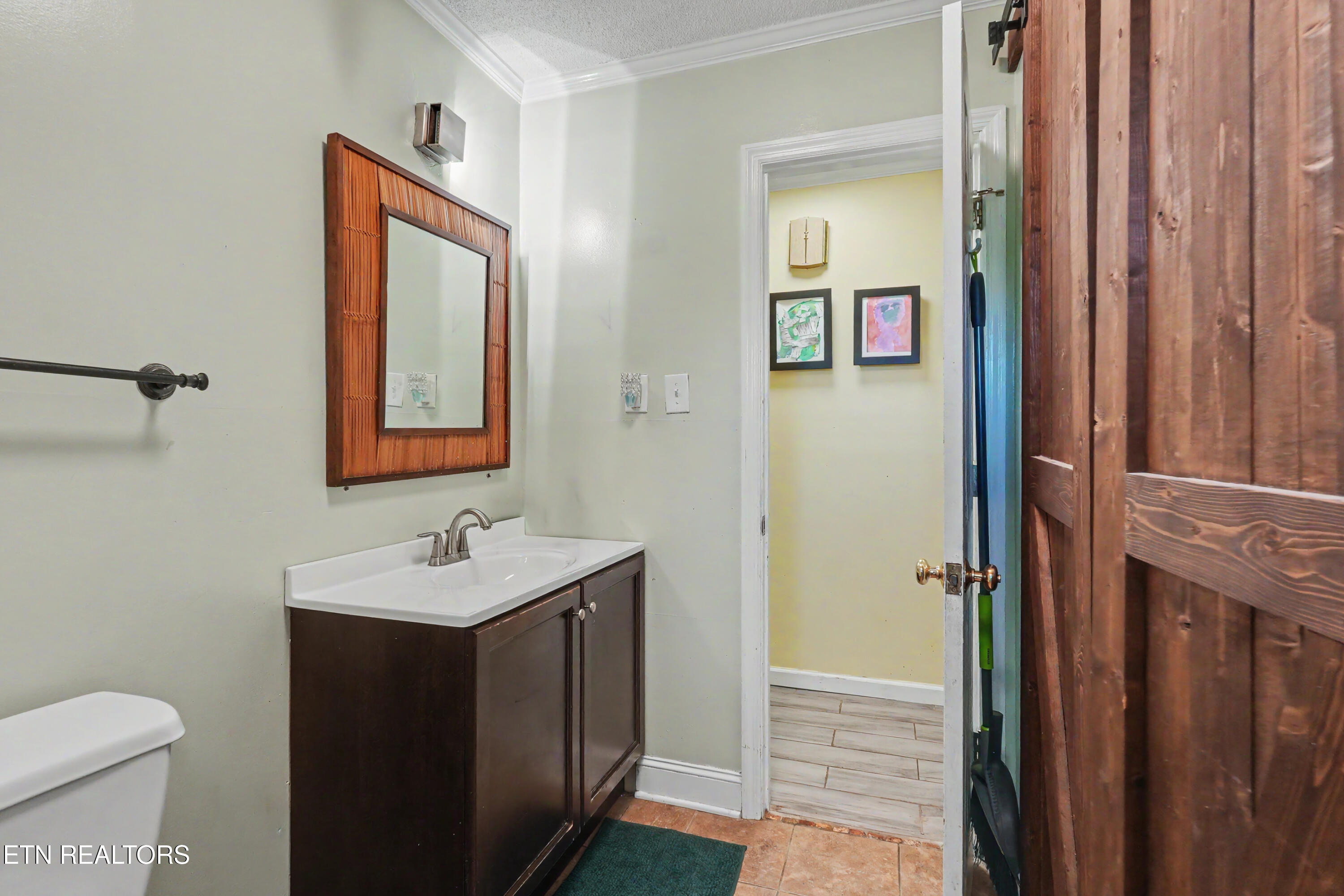 6909 Heatherbrook Drive