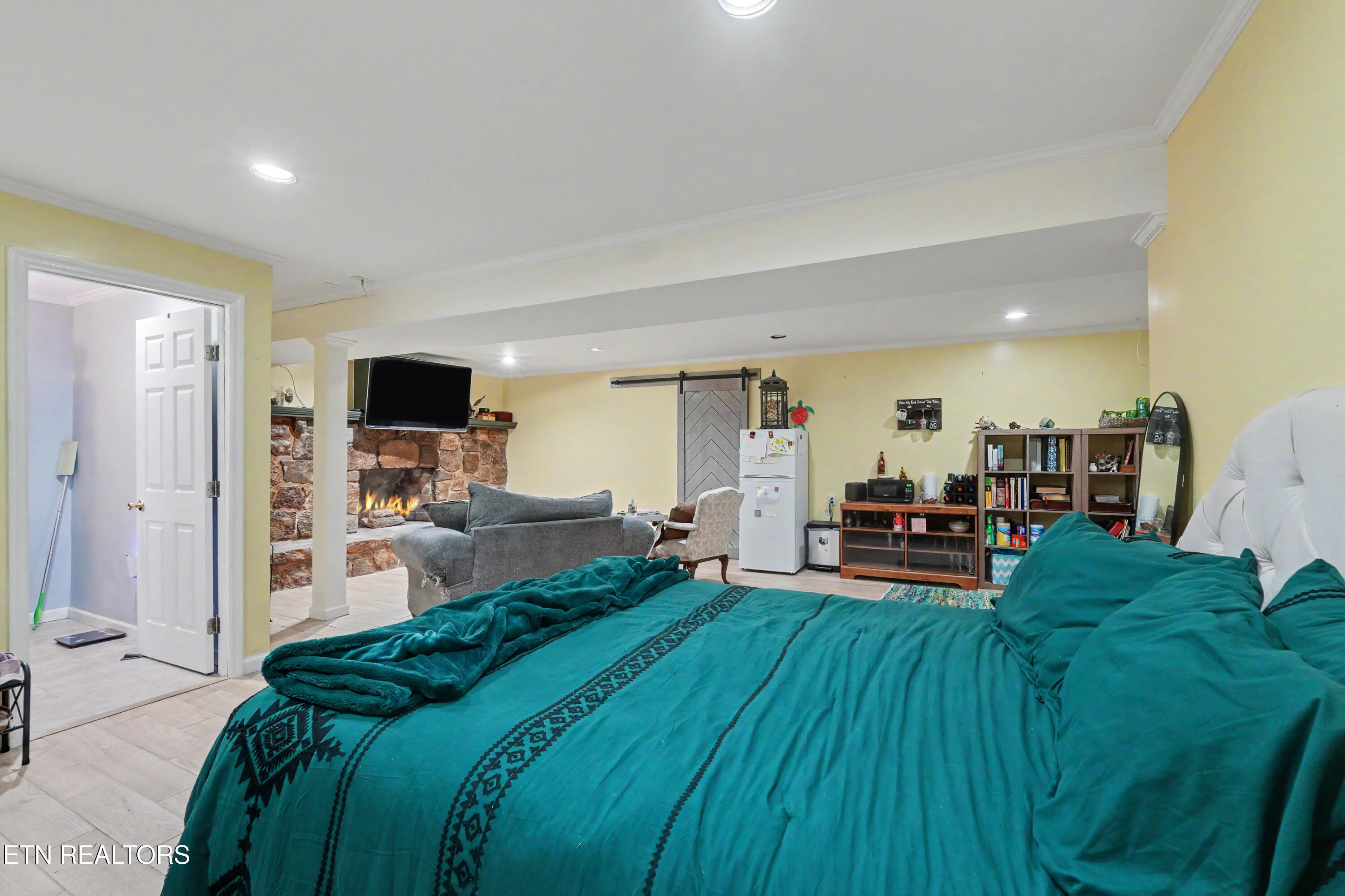 6909 Heatherbrook Drive