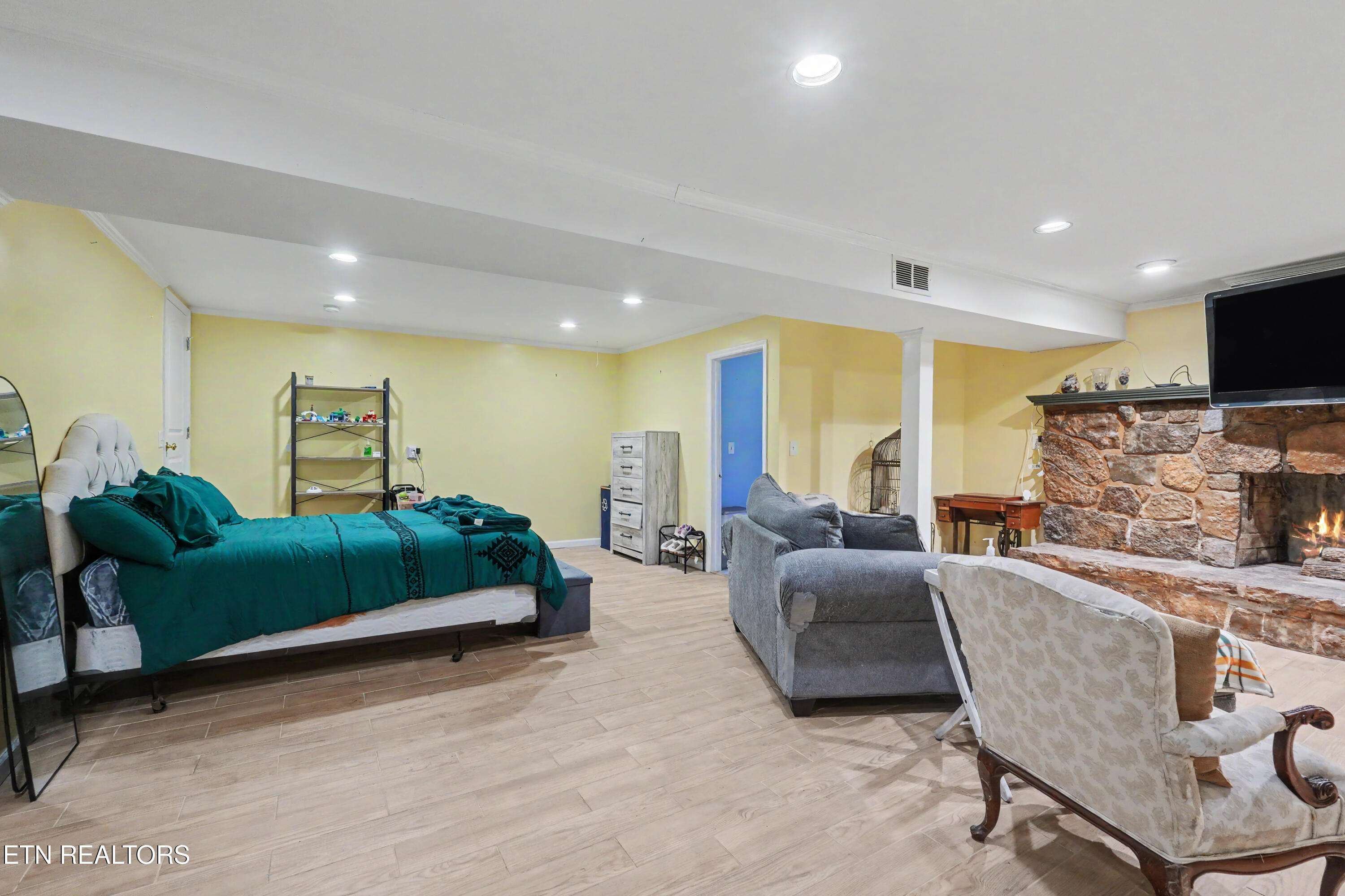 6909 Heatherbrook Drive
