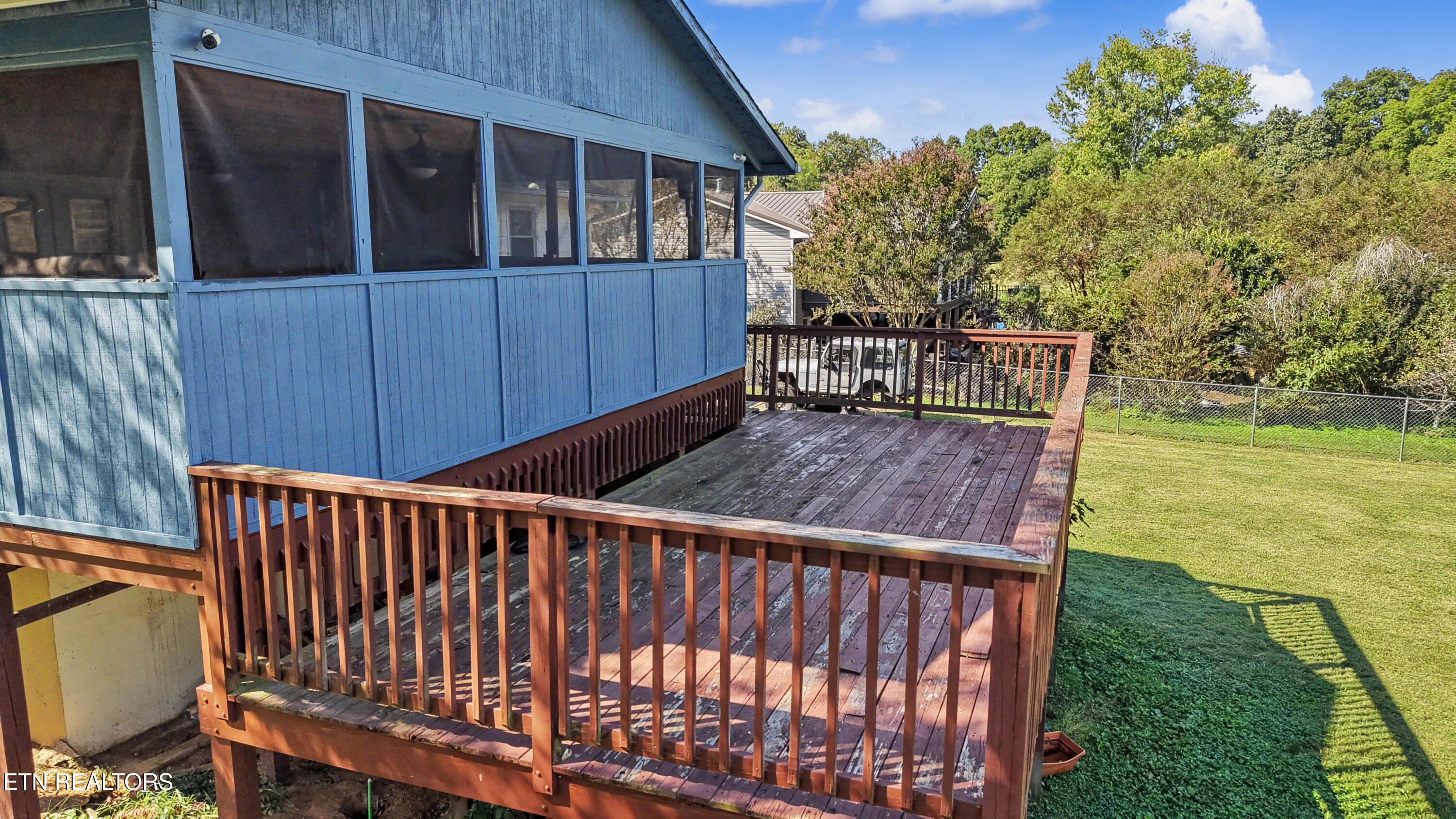 6909 Heatherbrook Drive
