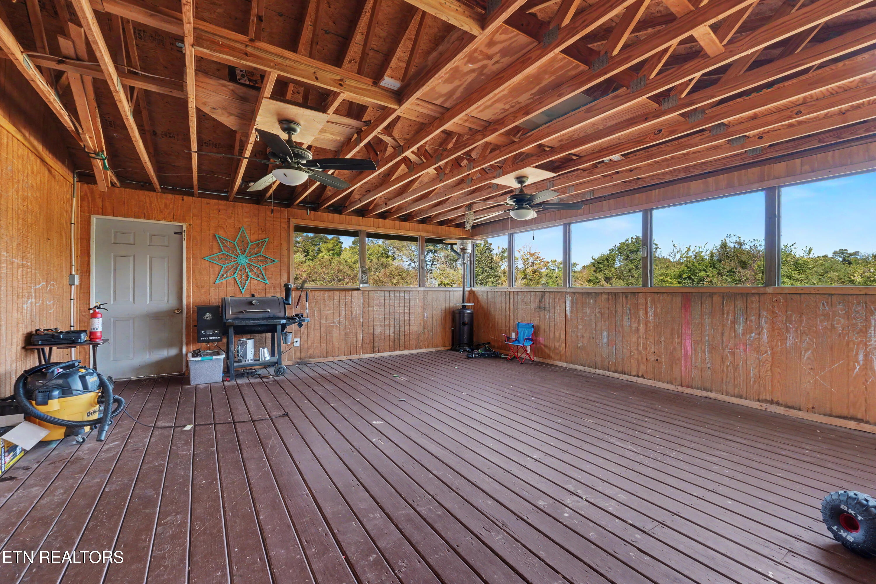 6909 Heatherbrook Drive