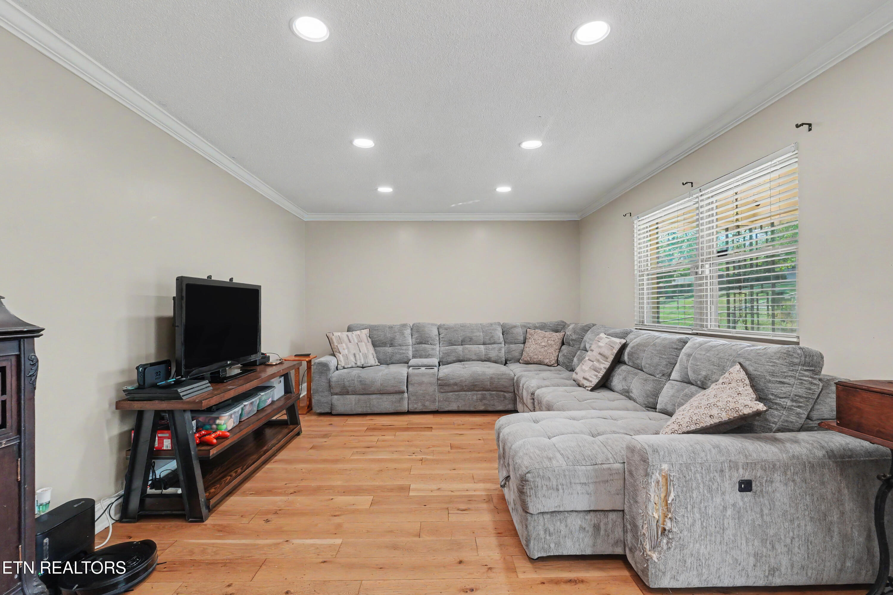 6909 Heatherbrook Drive